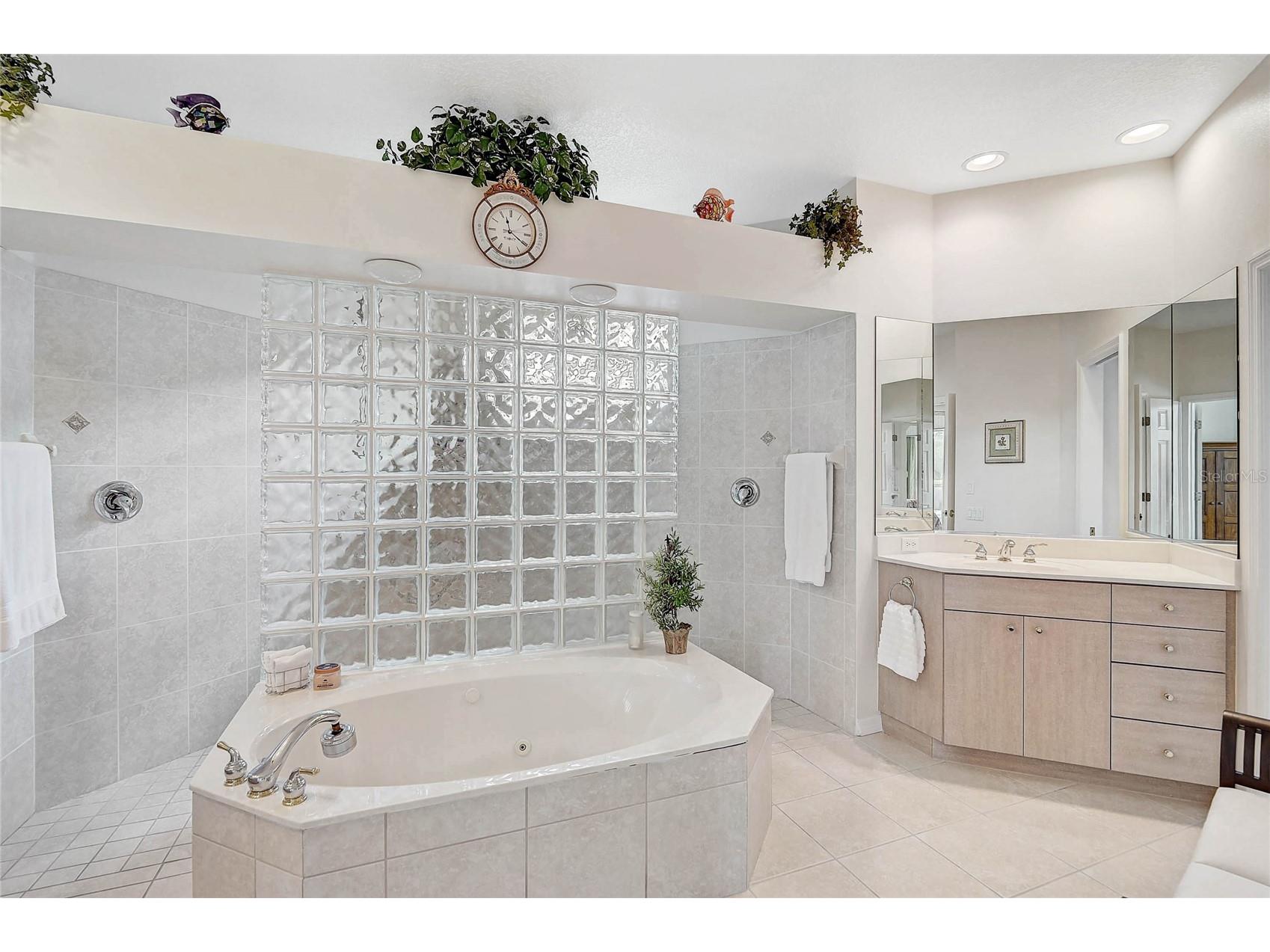 2111 Muskogee Trail Nokomis FL 34275 A4671911 image18