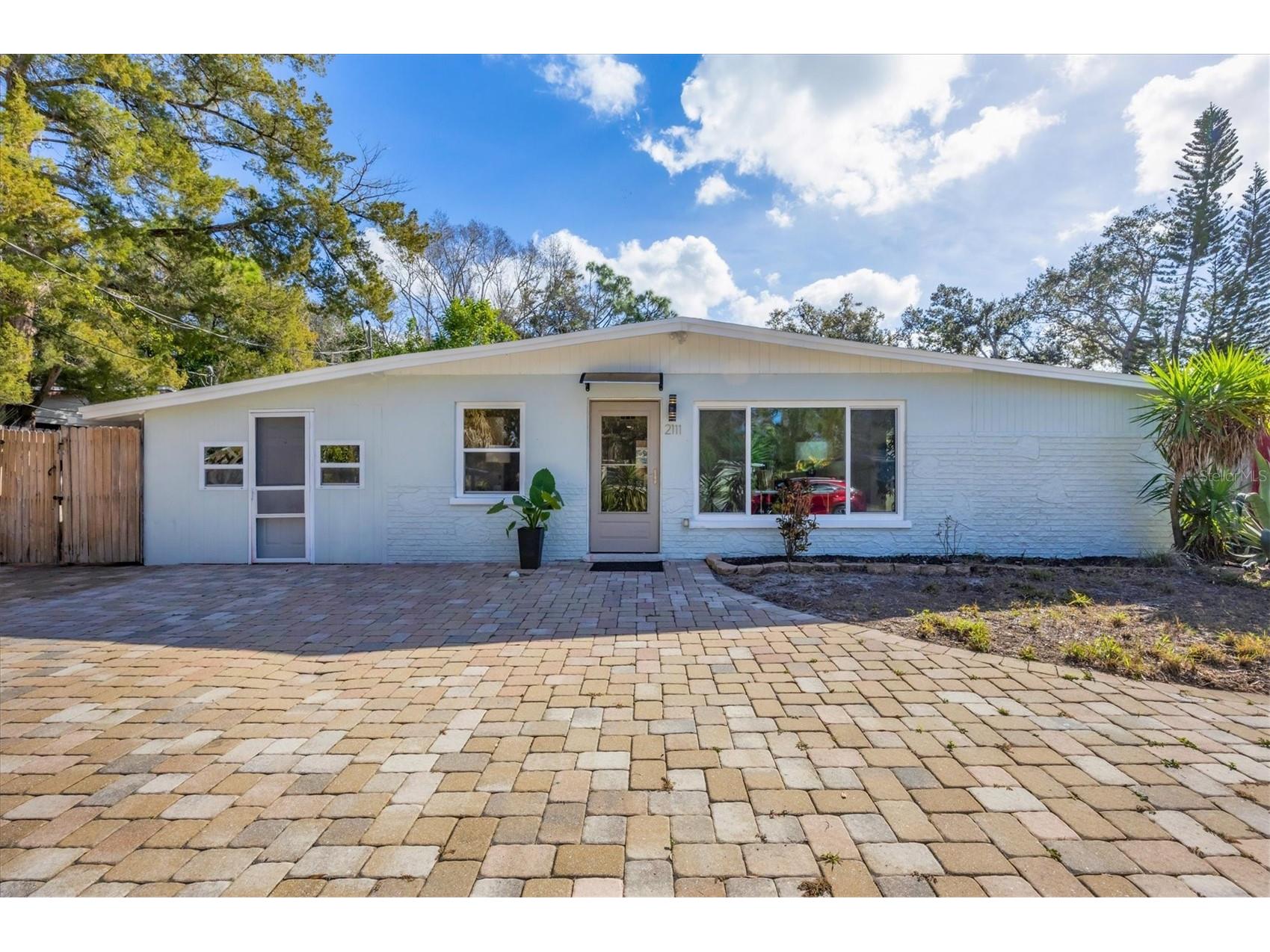 2111 Vinson Avenue Sarasota FL 34232 A4682719 image1