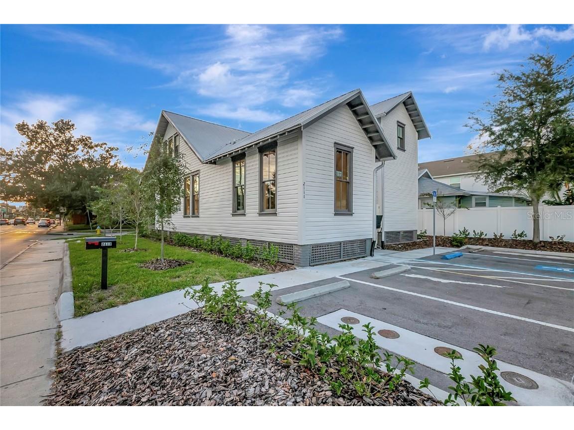 2111 W Cleveland Street Tampa FL 33606 TB8456952 image34