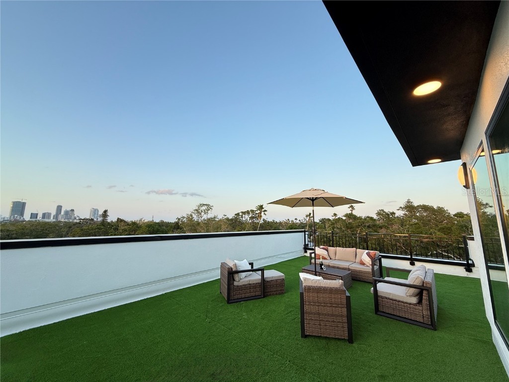 2112 4th Street S Saint Petersburg FL 33705 TB8372706 image1