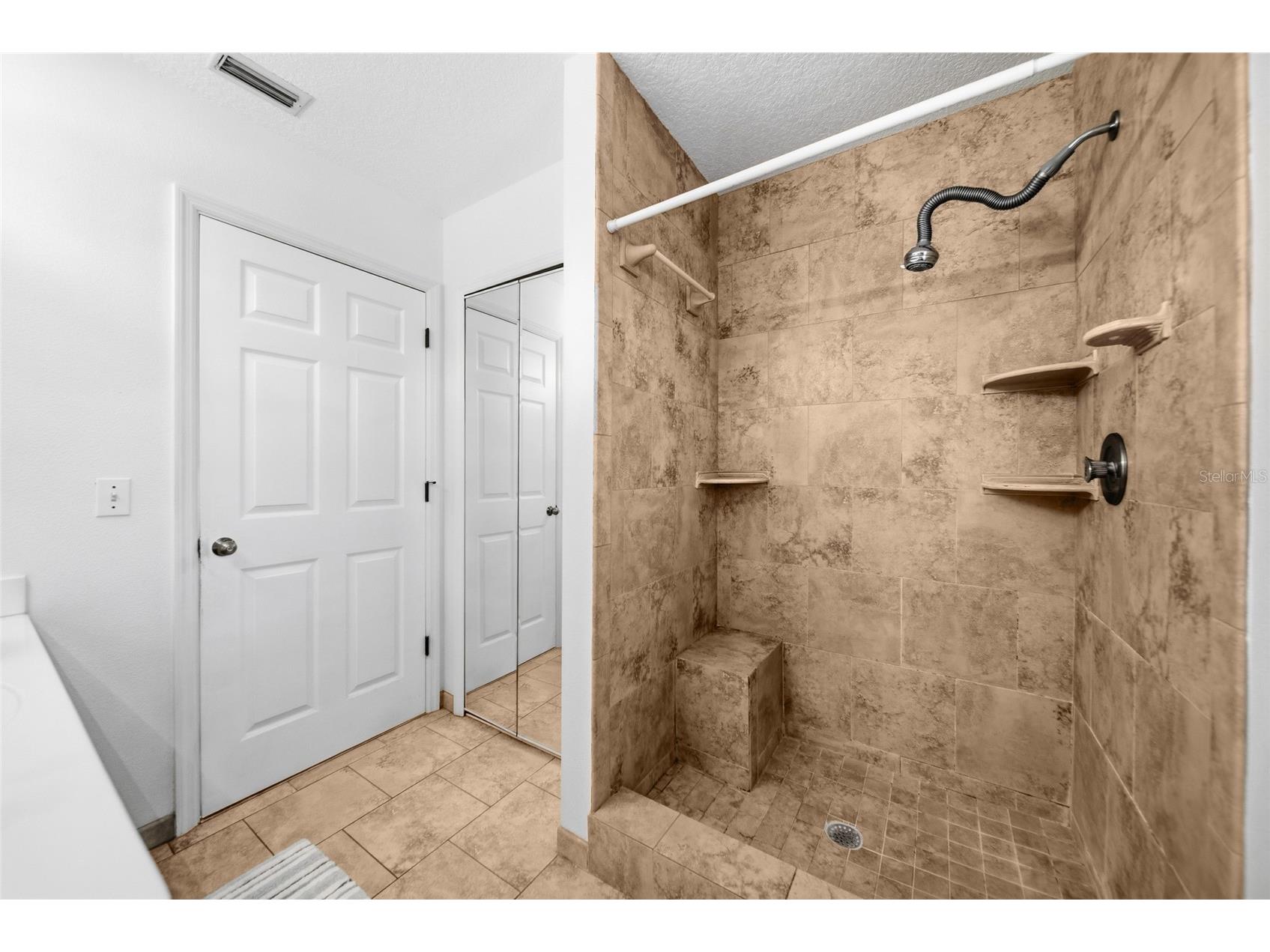 2112 Avenue B Bradenton Beach FL 34217 A4682824 image25