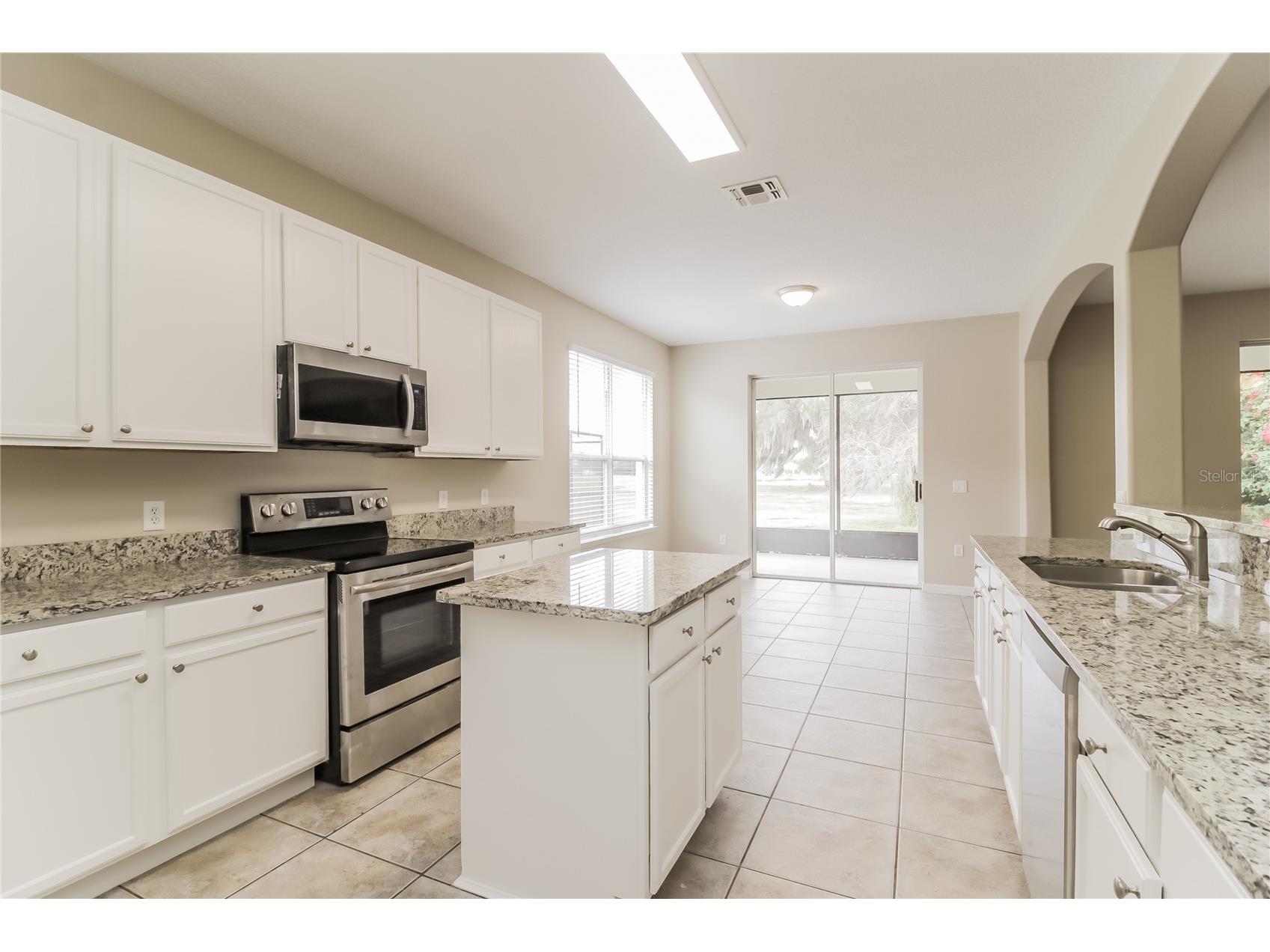 2114 The Oaks Boulevard Kissimmee FL 34746 C7525948 image6