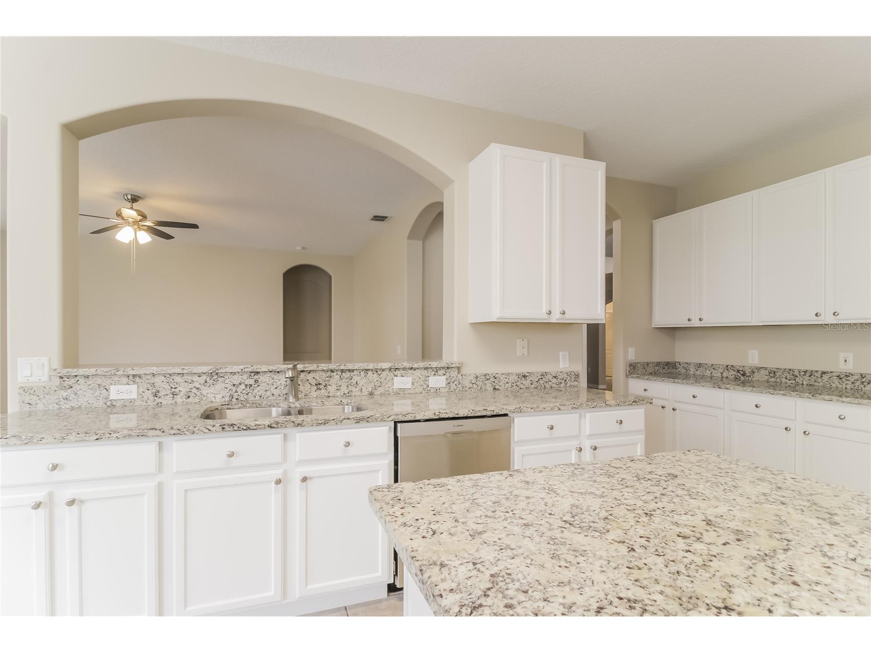 2114 The Oaks Boulevard Kissimmee FL 34746 C7525948 image7