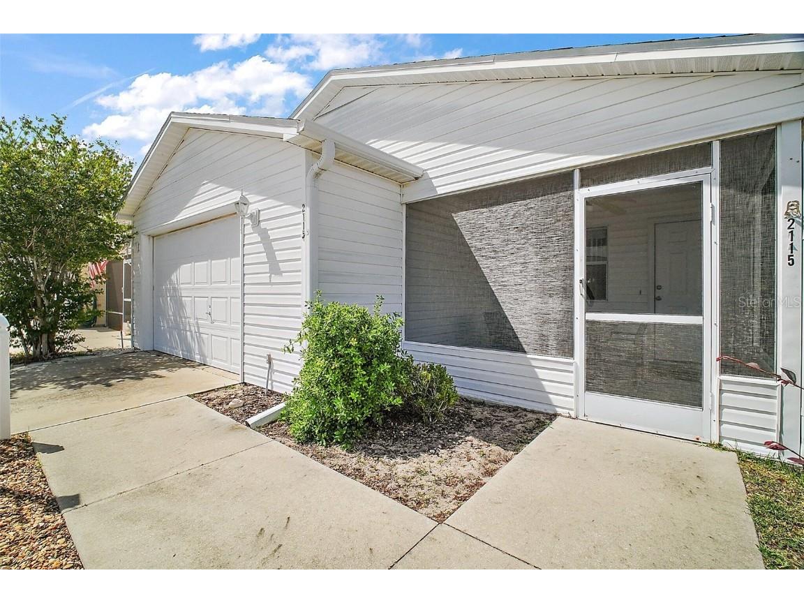 2115 Escobar Avenue Lady Lake FL 32159 O6298032 image1