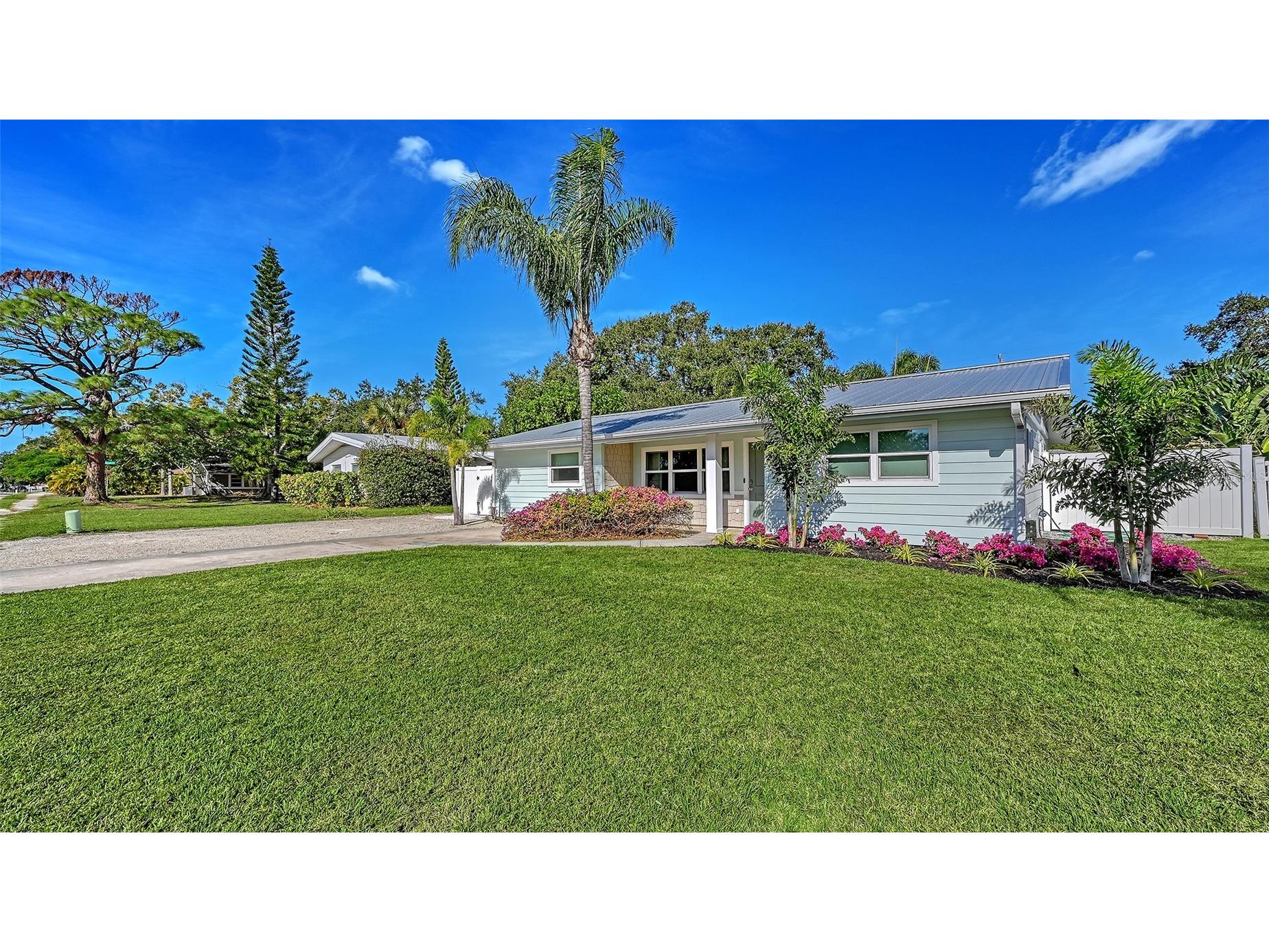 2115 Grove Street Sarasota FL 34239 A4677229 image1