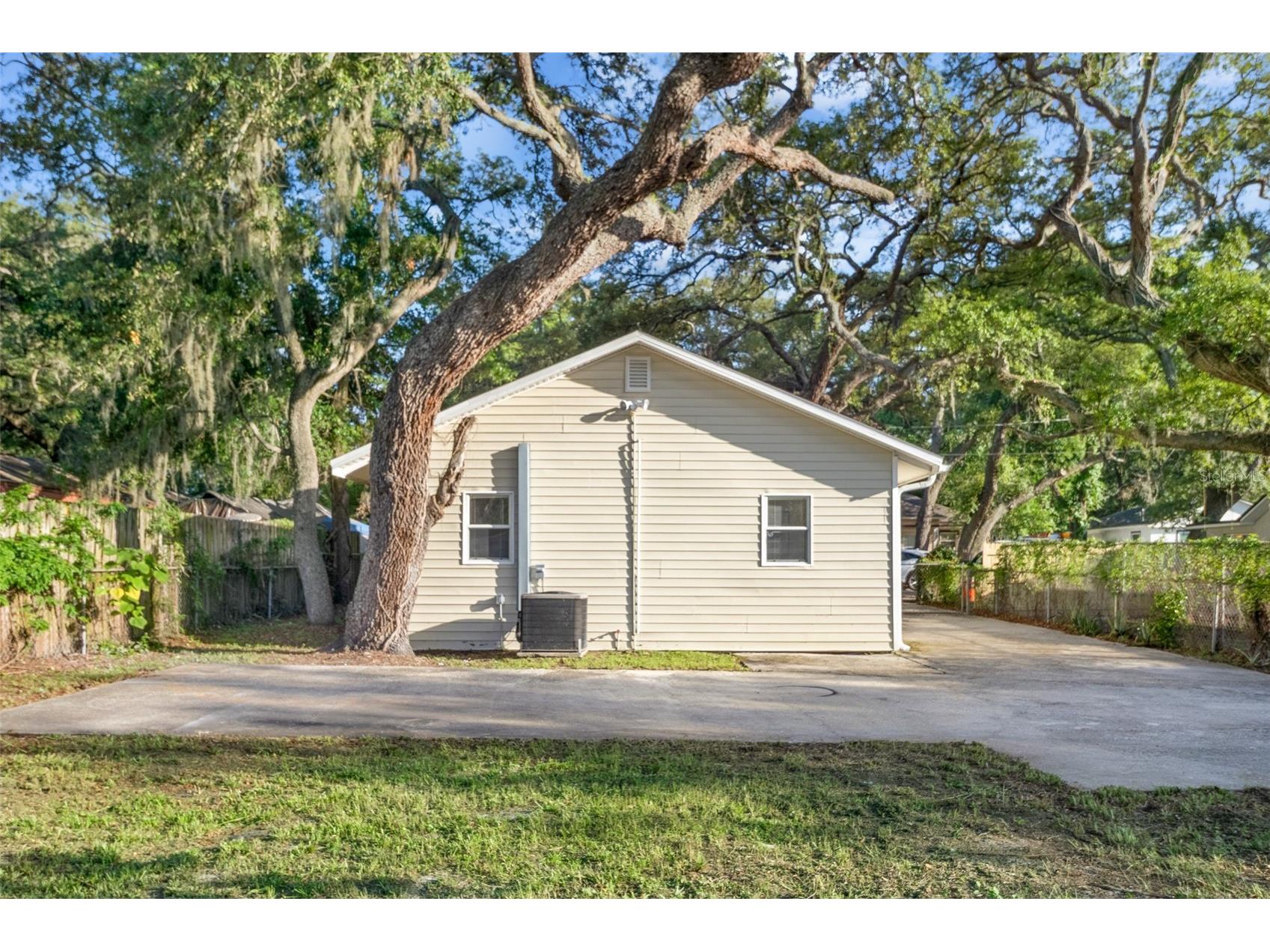 2116 E Ellicott Street Tampa FL 33610 TB8519448 image23