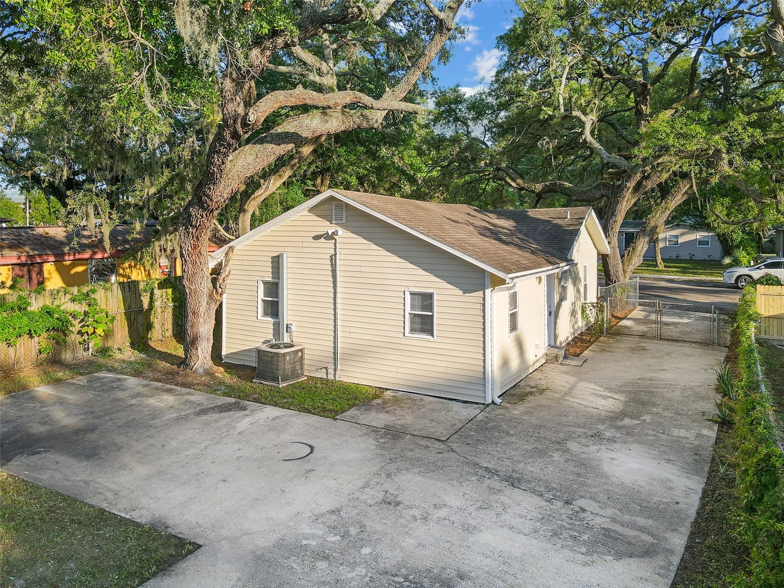 2116 E Ellicott Street Tampa FL 33610 TB8519448 image24