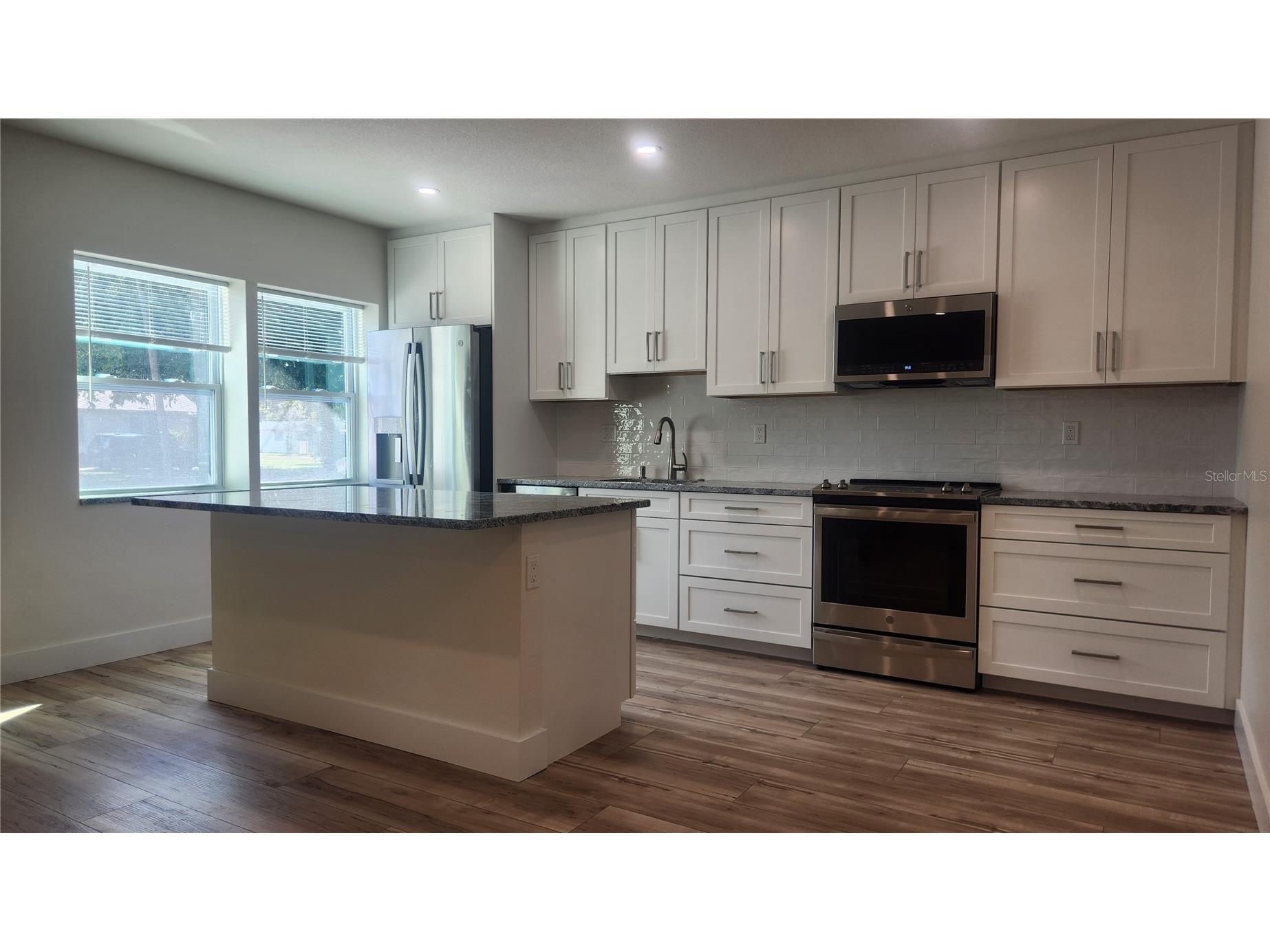 2117 5th Street #FRONT HOUSE Sarasota FL 34237 A4693806 image10