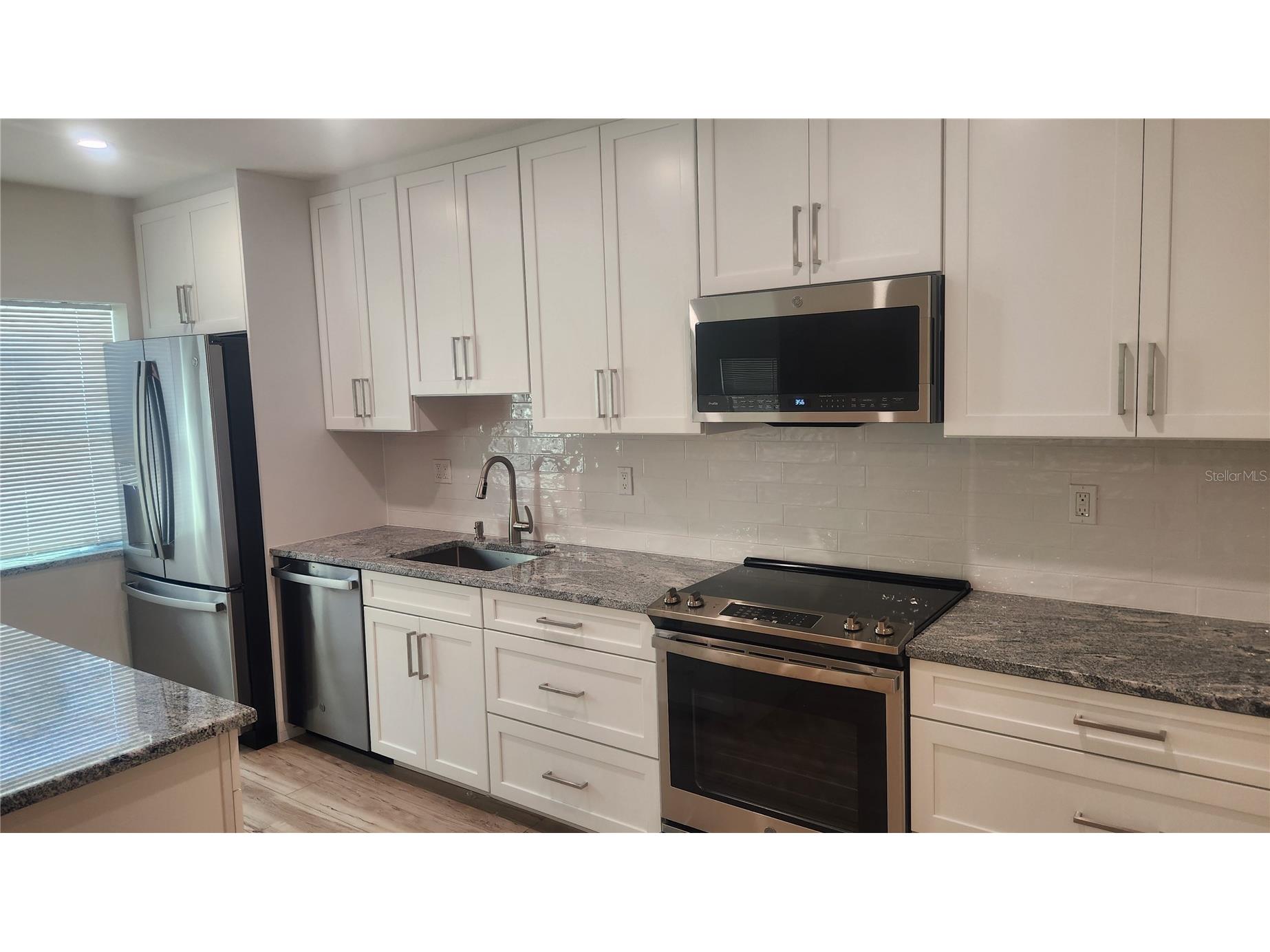 2117 5th Street #FRONT HOUSE Sarasota FL 34237 A4693806 image11