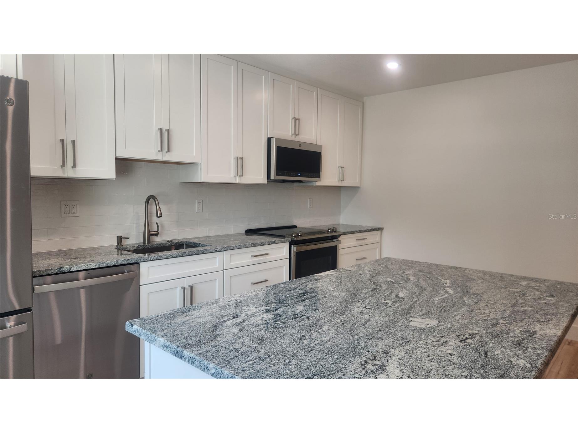 2117 5th Street #FRONT HOUSE Sarasota FL 34237 A4693806 image14