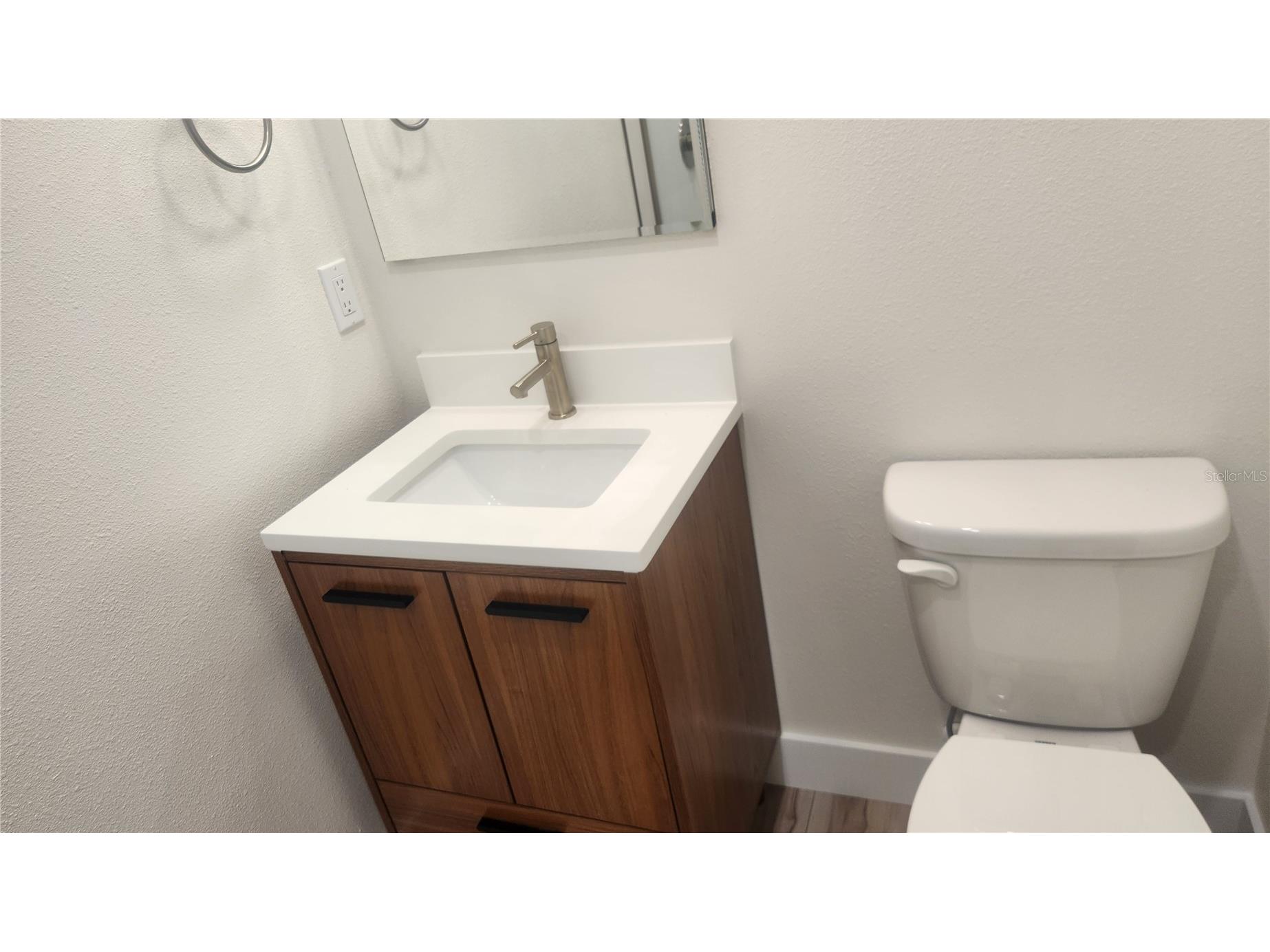 2117 5th Street #FRONT HOUSE Sarasota FL 34237 A4693806 image18