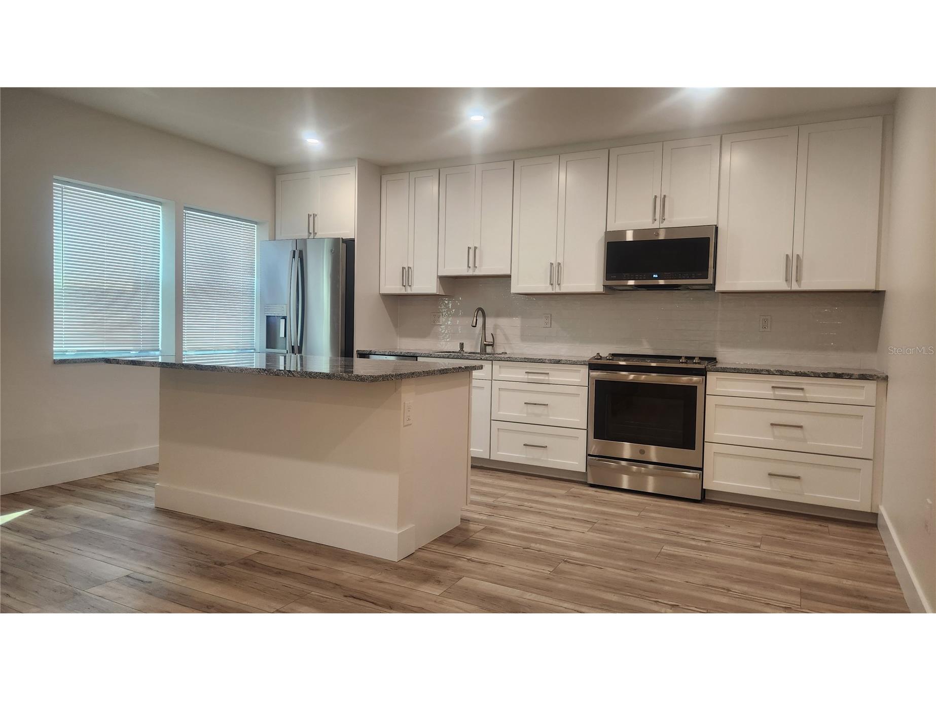 2117 5th Street #FRONT HOUSE Sarasota FL 34237 A4693806 image8