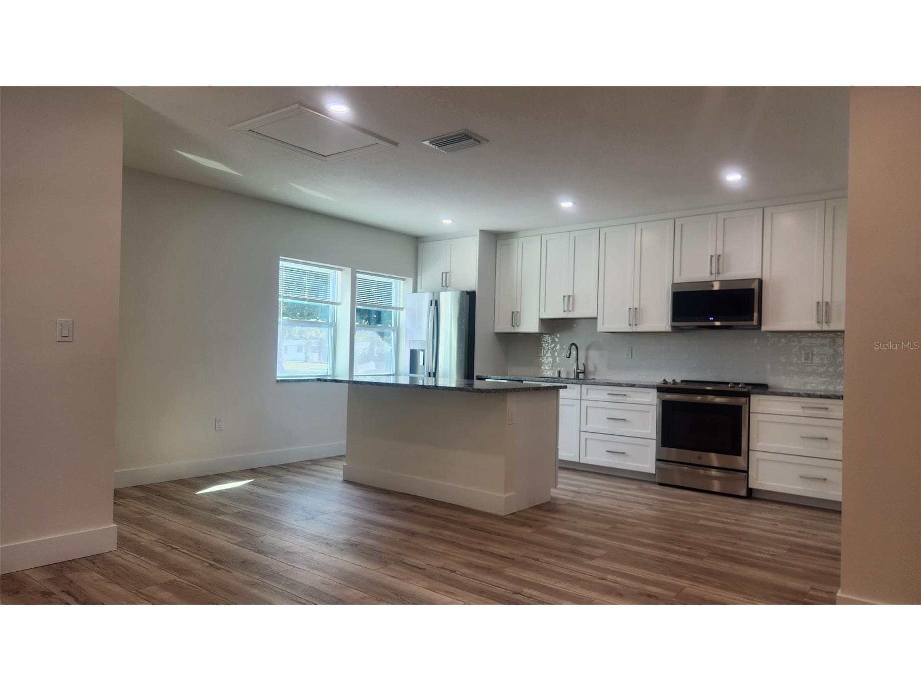 2117 5th Street #FRONT HOUSE Sarasota FL 34237 A4693806 image9