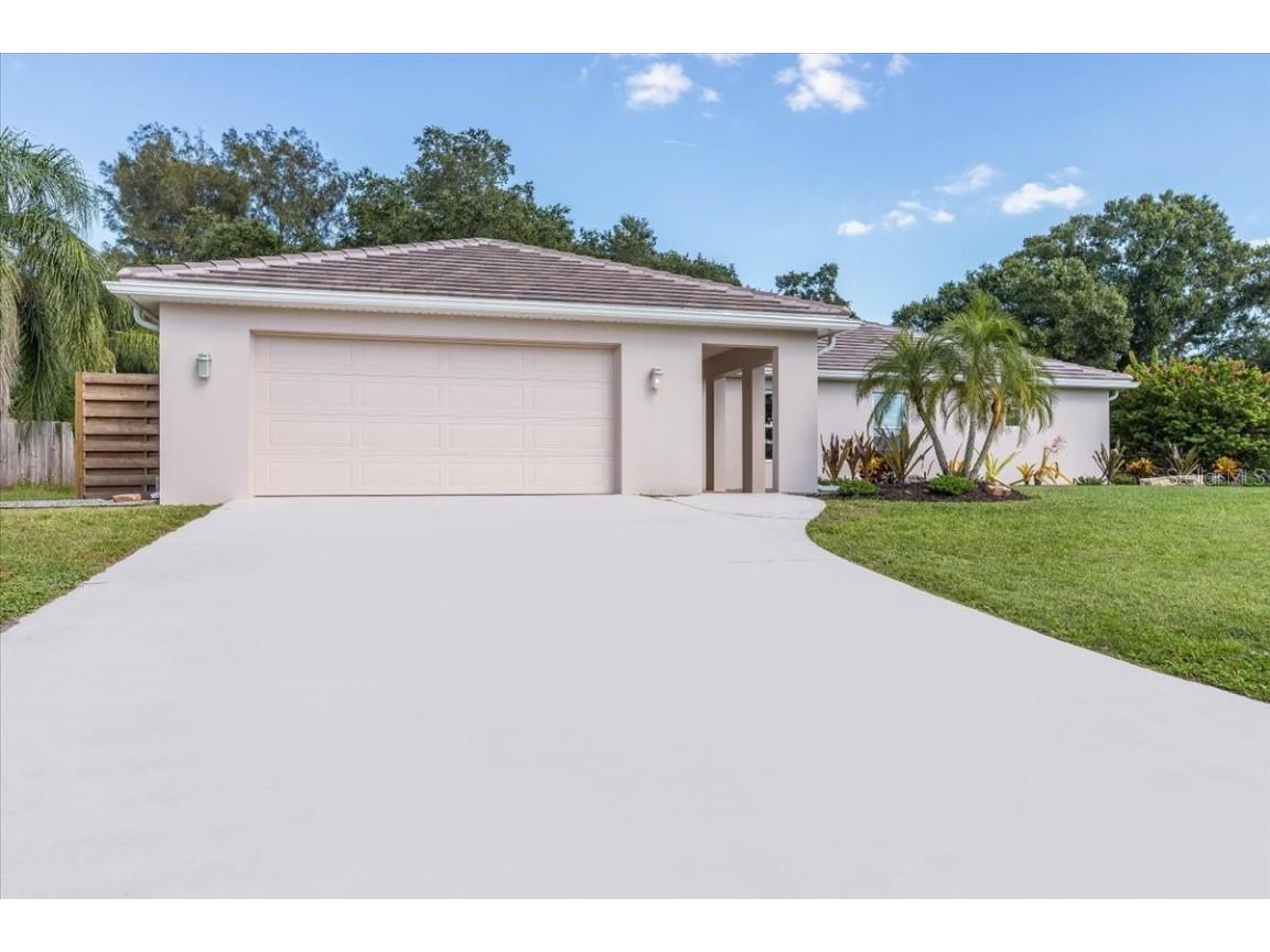 2117 Riviera Drive Sarasota FL 34232 A4515568 image1