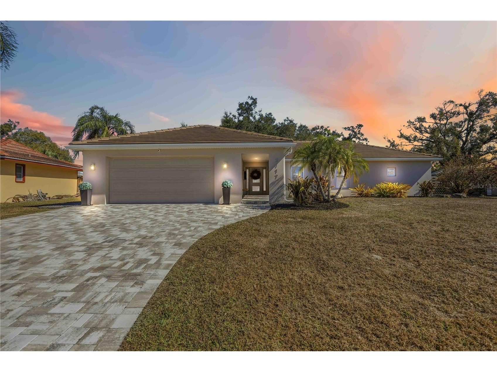 2117 Riviera Drive Sarasota FL 34232 A4678517 image1