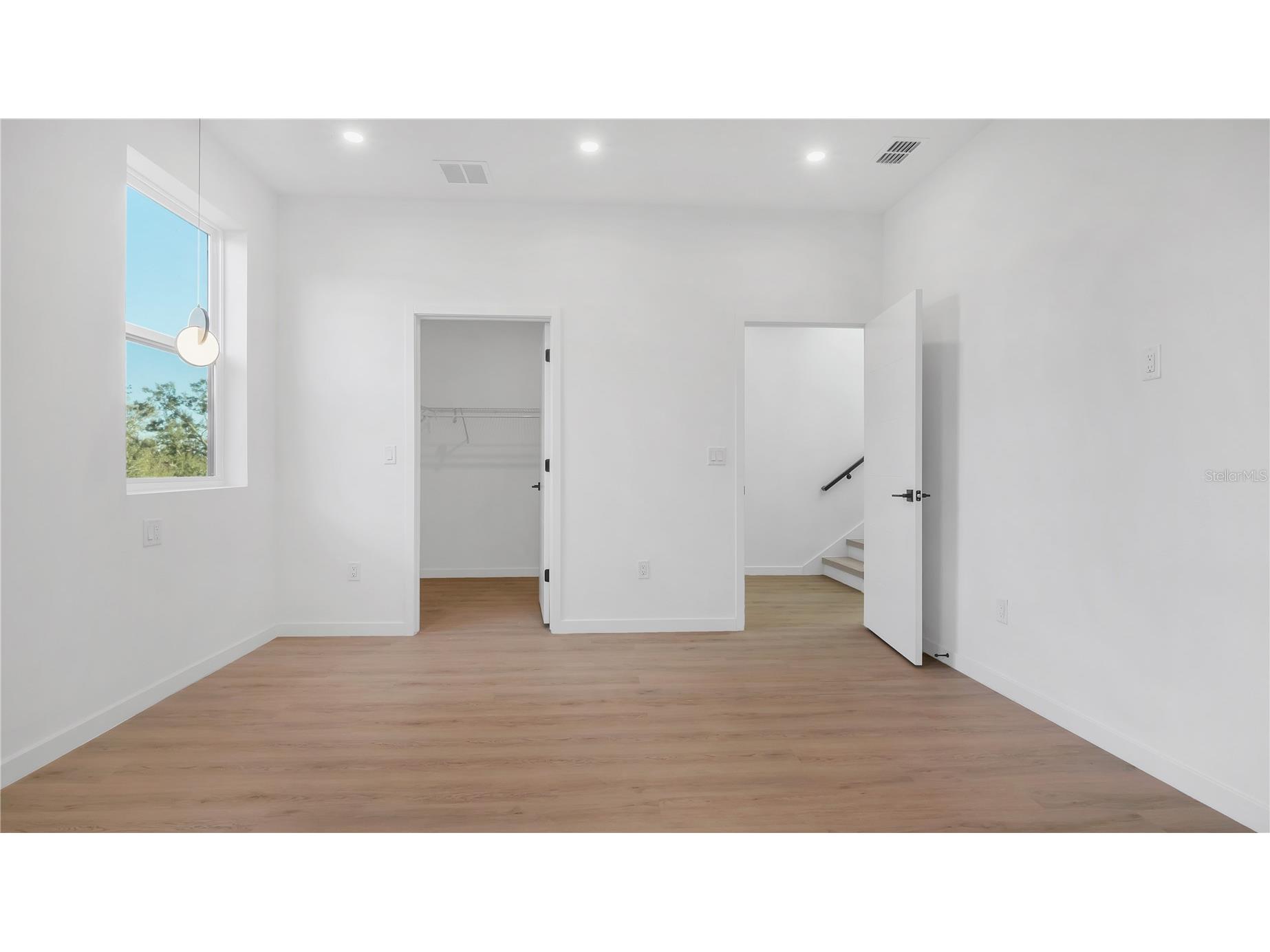 2118 4th Street S Saint Petersburg FL 33705 TB8470748 image11