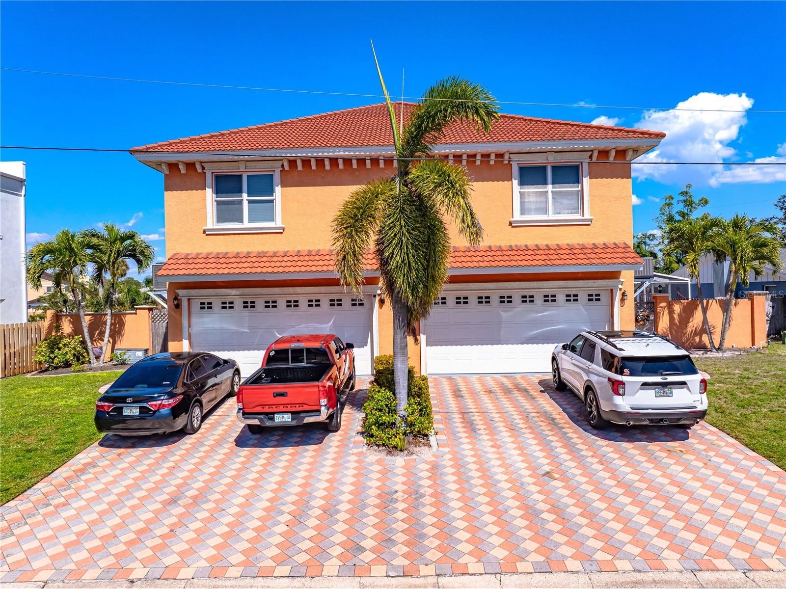 2119 & 2125 Montclair Drive #1 & 2 Sarasota FL 34231 A4696057 image1
