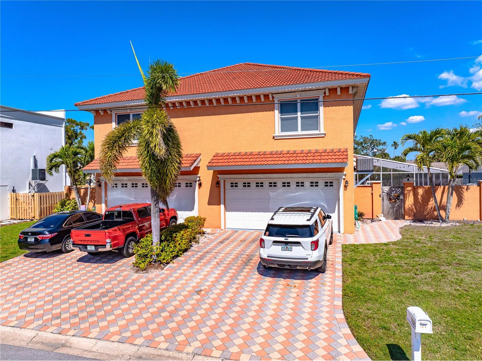 2119 & 2125 Montclair Drive #1 & 2 Sarasota FL 34231 A4696057 image2