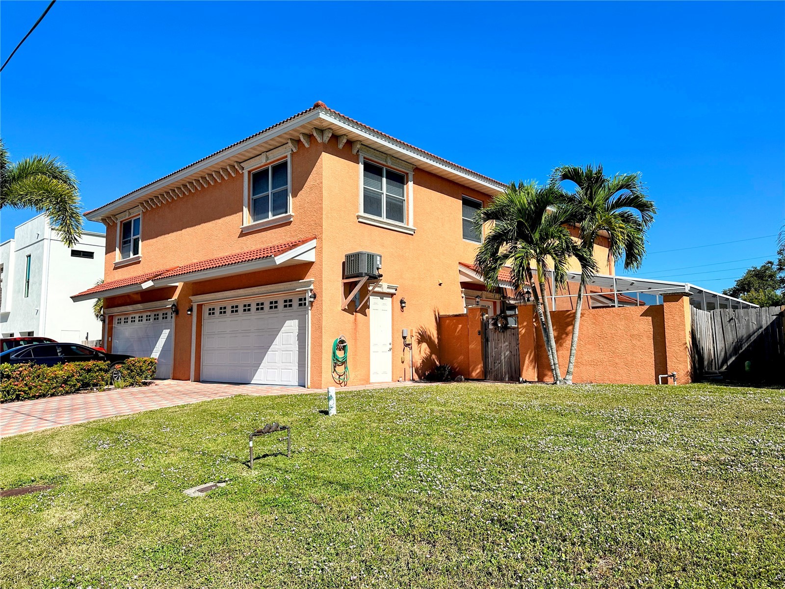 2119 & 2125 Montclair Drive #1 & 2 Sarasota FL 34231 A4696057 image5