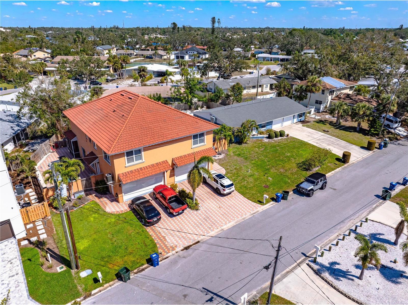 2119 & 2125 Montclair Drive #1 & 2 Sarasota FL 34231 A4696057 image6