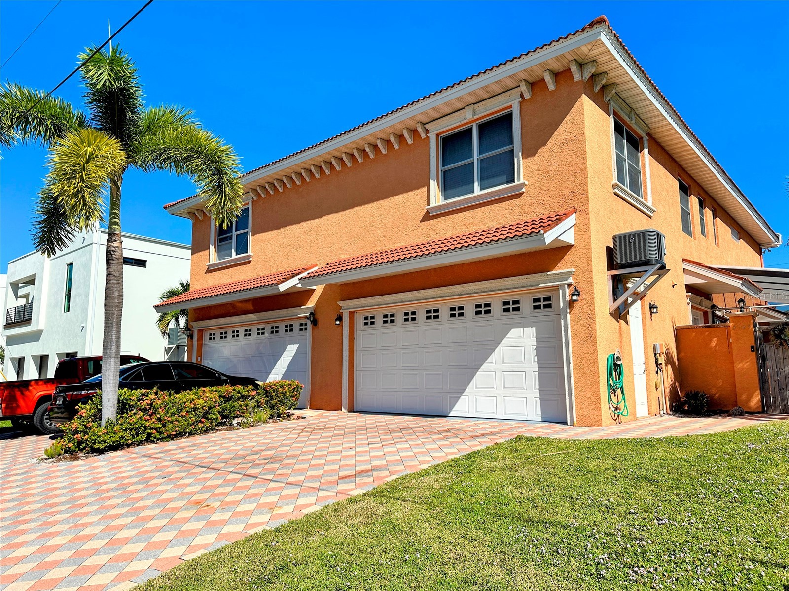 2119 & 2125 Montclair Drive #1 & 2 Sarasota FL 34231 A4696057 image8