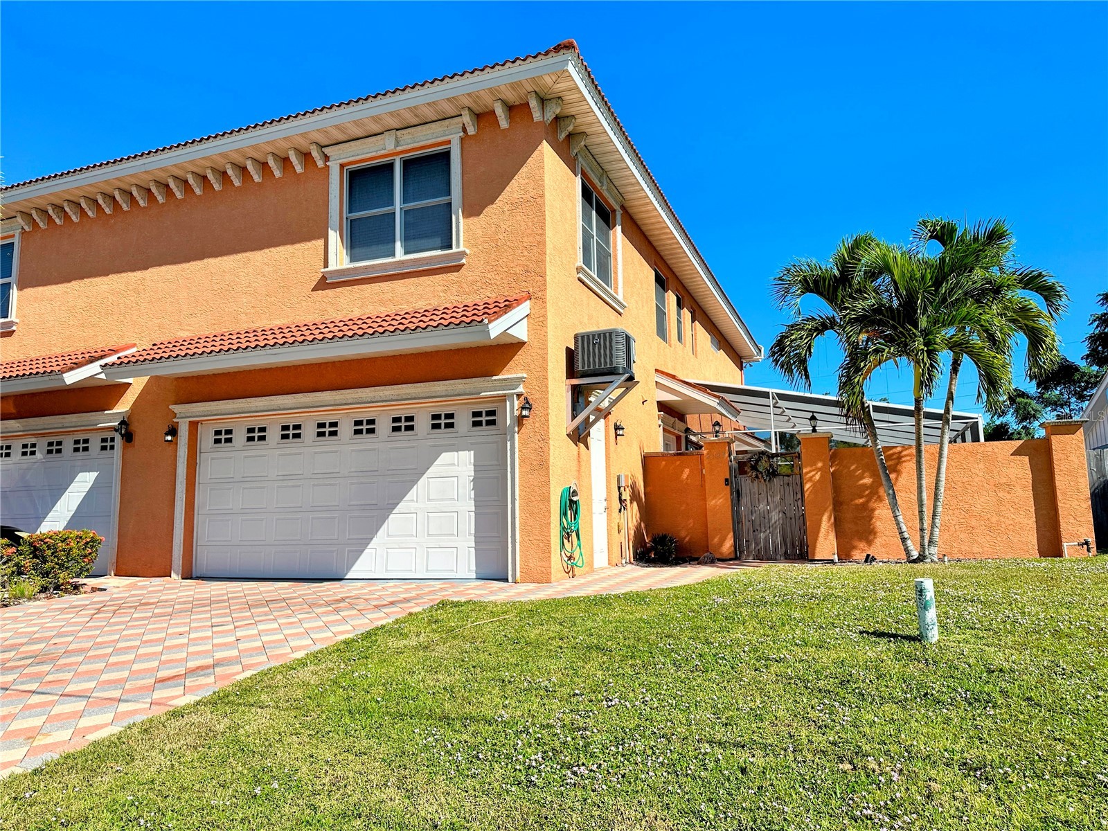 2119 & 2125 Montclair Drive #1 & 2 Sarasota FL 34231 A4696057 image9
