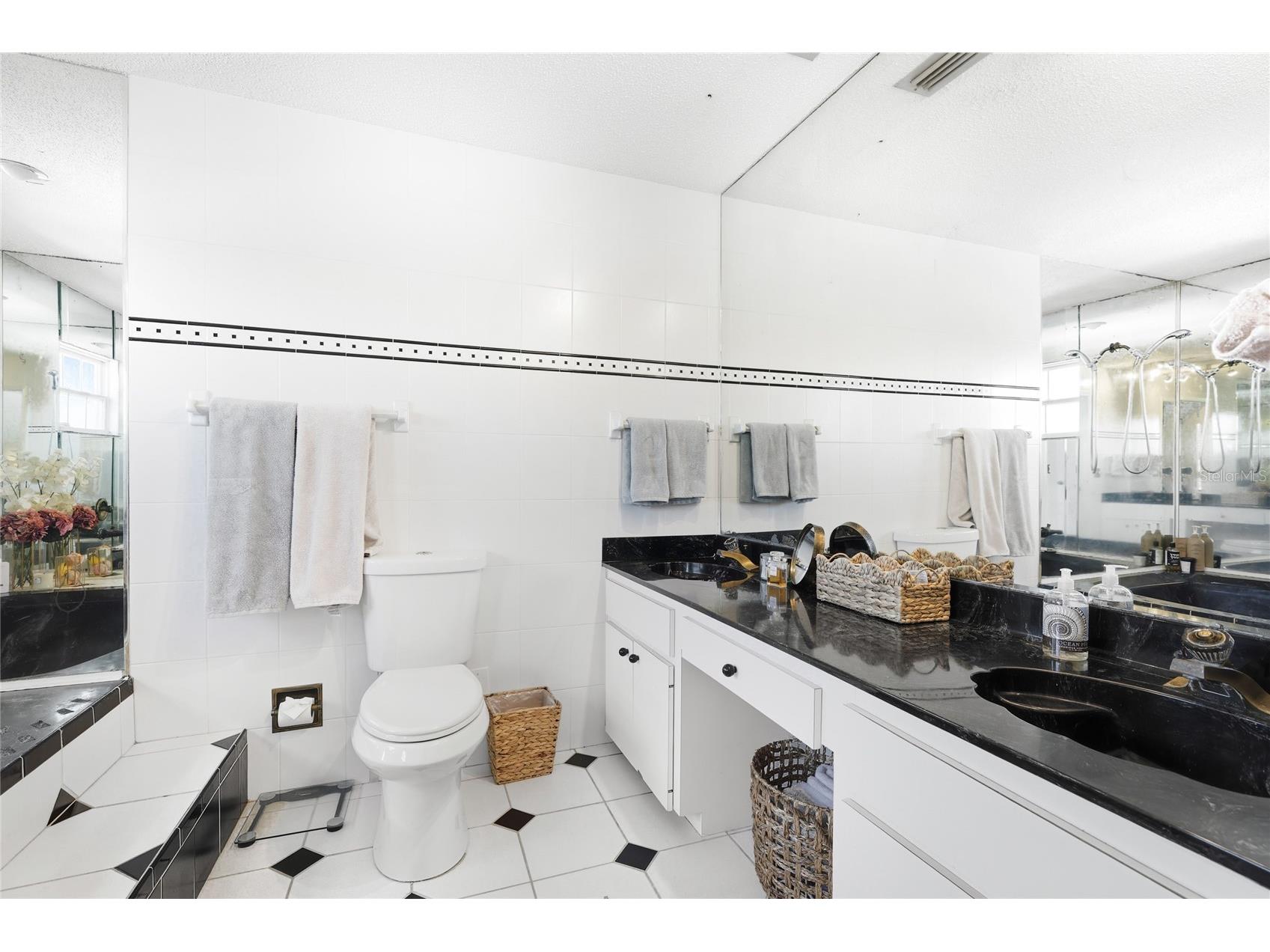 212 85th St Holmes Beach FL 34217 A4679320 image15