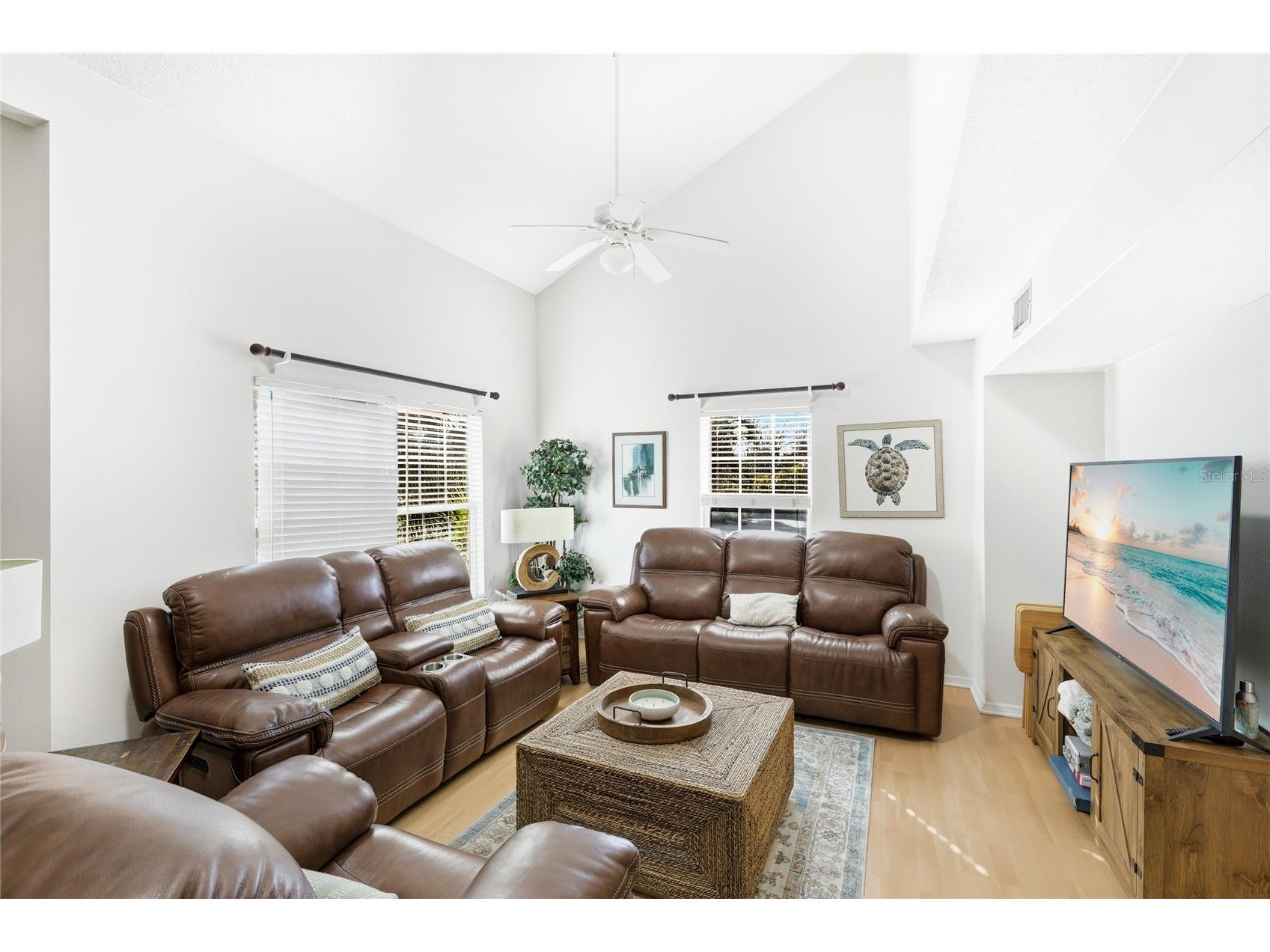 212 85th St Holmes Beach FL 34217 A4679320 image3