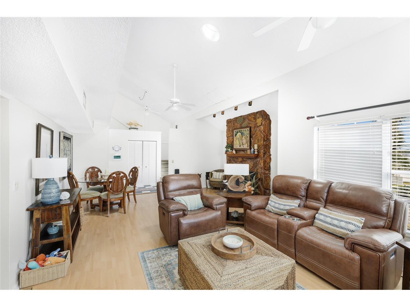 212 85th St Holmes Beach FL 34217 A4679320 image4