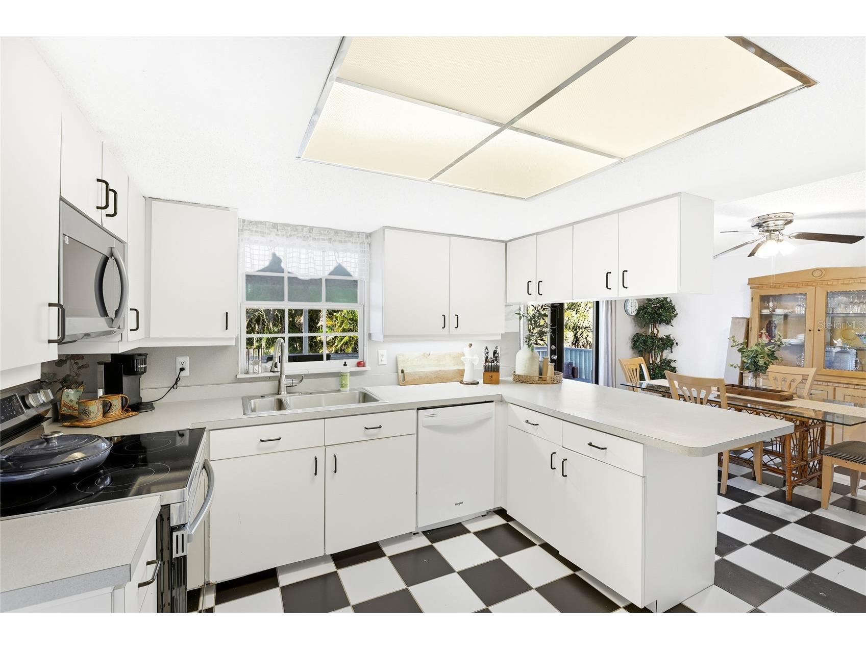 212 85th St Holmes Beach FL 34217 A4679320 image8