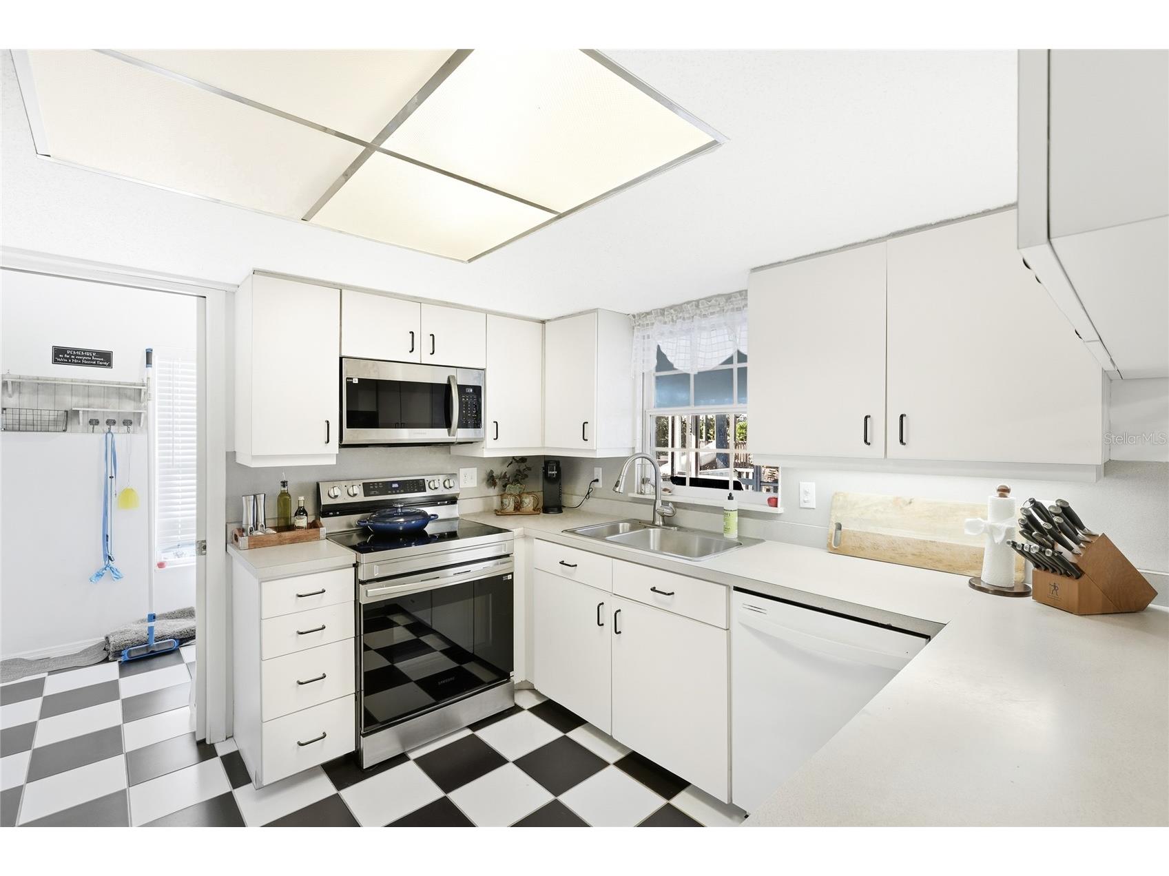 212 85th St Holmes Beach FL 34217 A4679320 image9