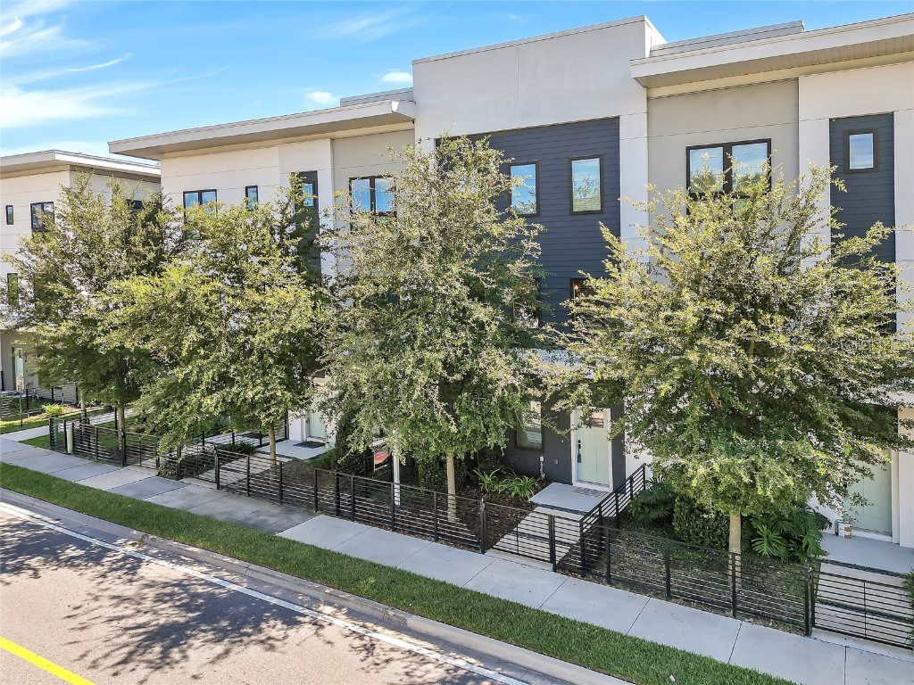 212 E Pineloch Avenue Orlando FL 32806 O6144873 image1