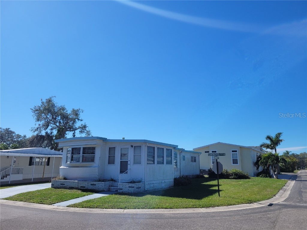212 Oakwood Boulevard E Sarasota FL 34237 A4556759 image1