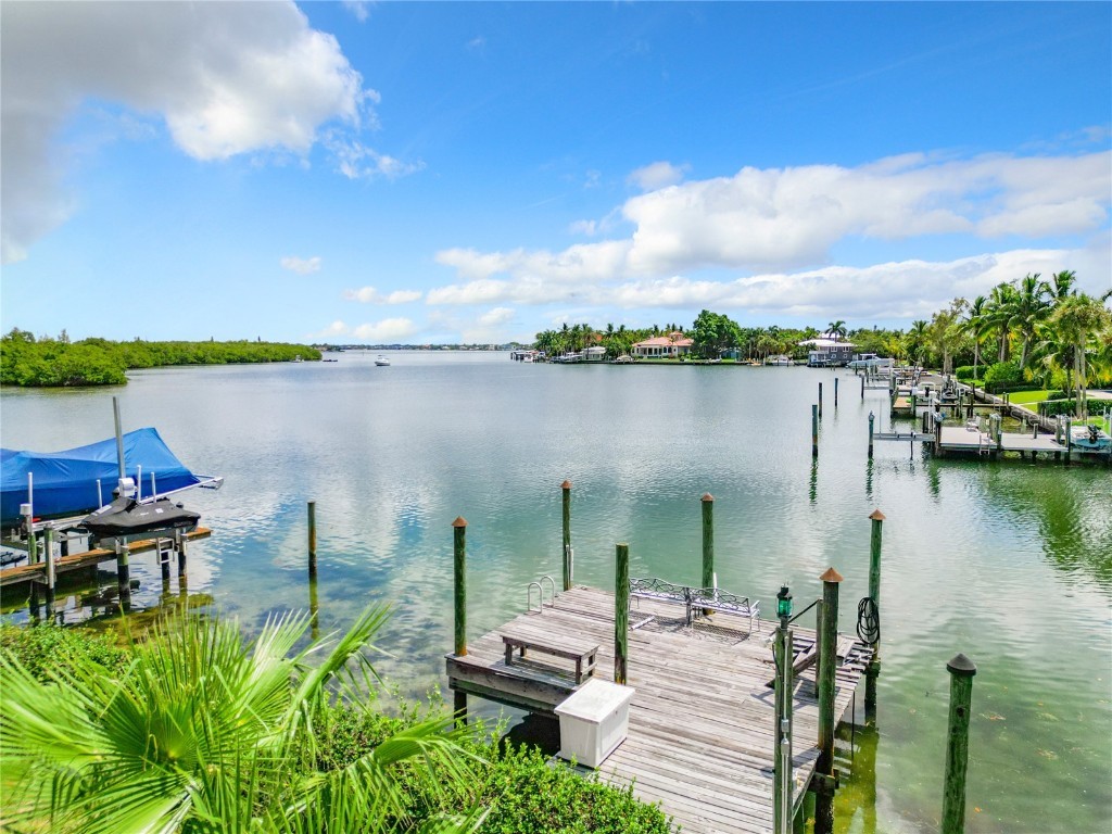 212 Tremont Lane Sarasota FL 34236 - SARASOTA BAY A4588980 image1