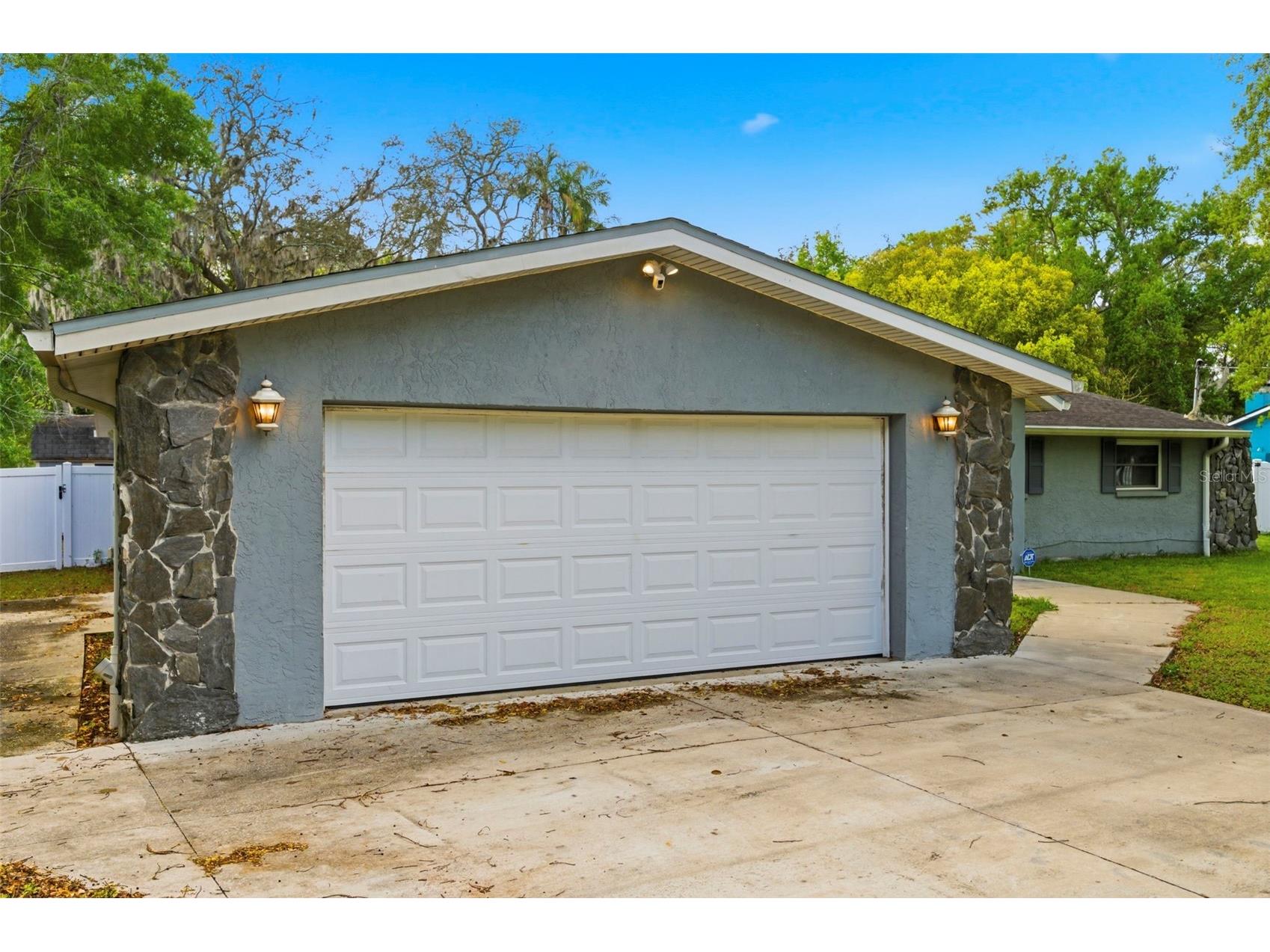 212 W 131st Avenue Tampa FL 33612 W7883800 image1