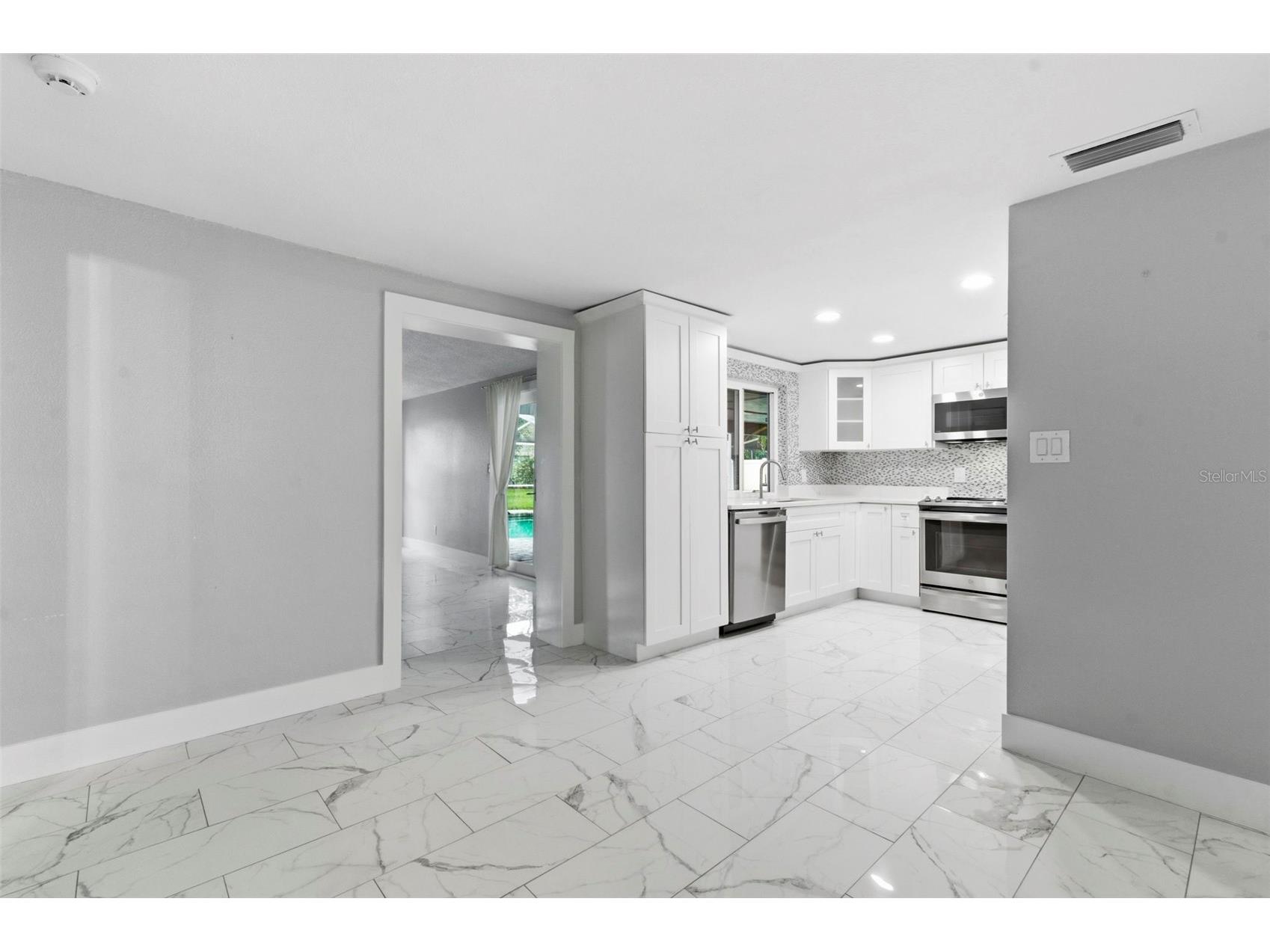 212 W 131st Avenue Tampa FL 33612 W7883800 image12