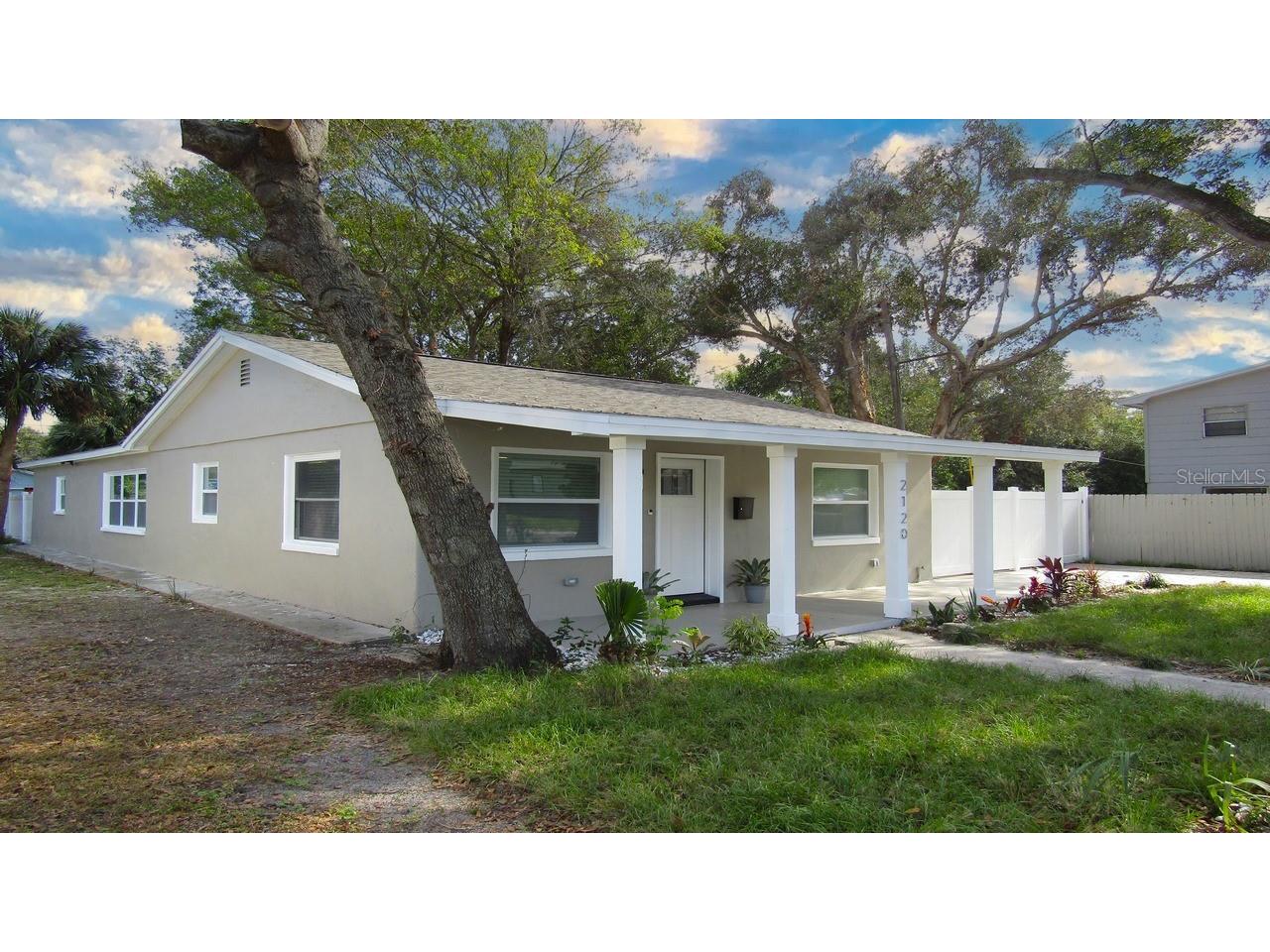 2120 45th Street S Saint Petersburg FL 33711 A4564054 image1