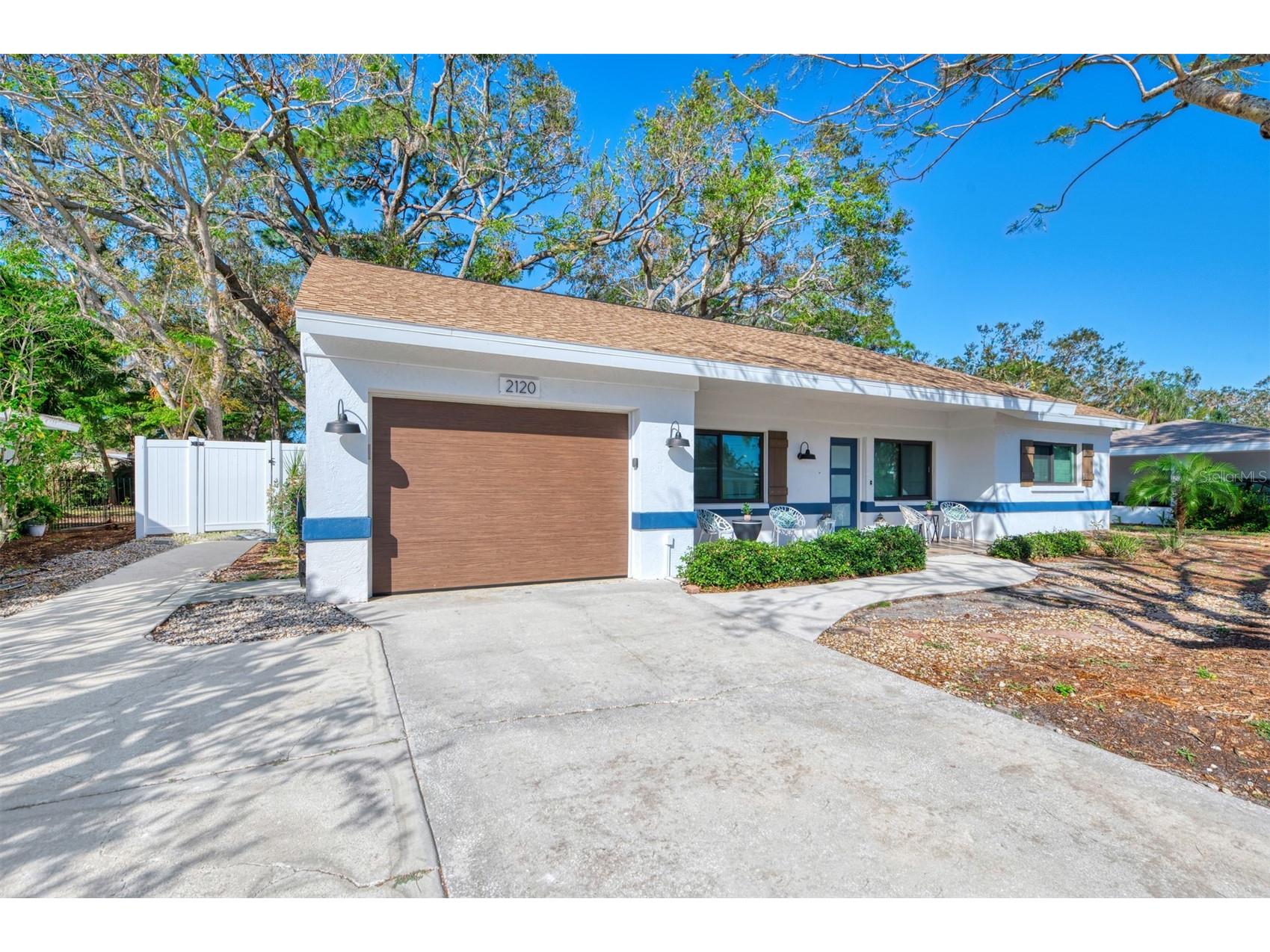 2120 Craft Lane Sarasota FL 34239 A4696329 image2