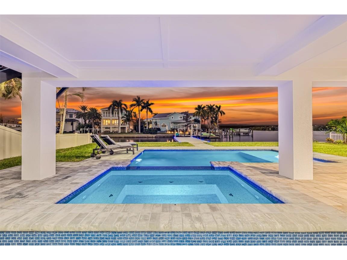 2121 Bayou Grande Boulevard NE Saint Petersburg FL 33703 U8253104 image2