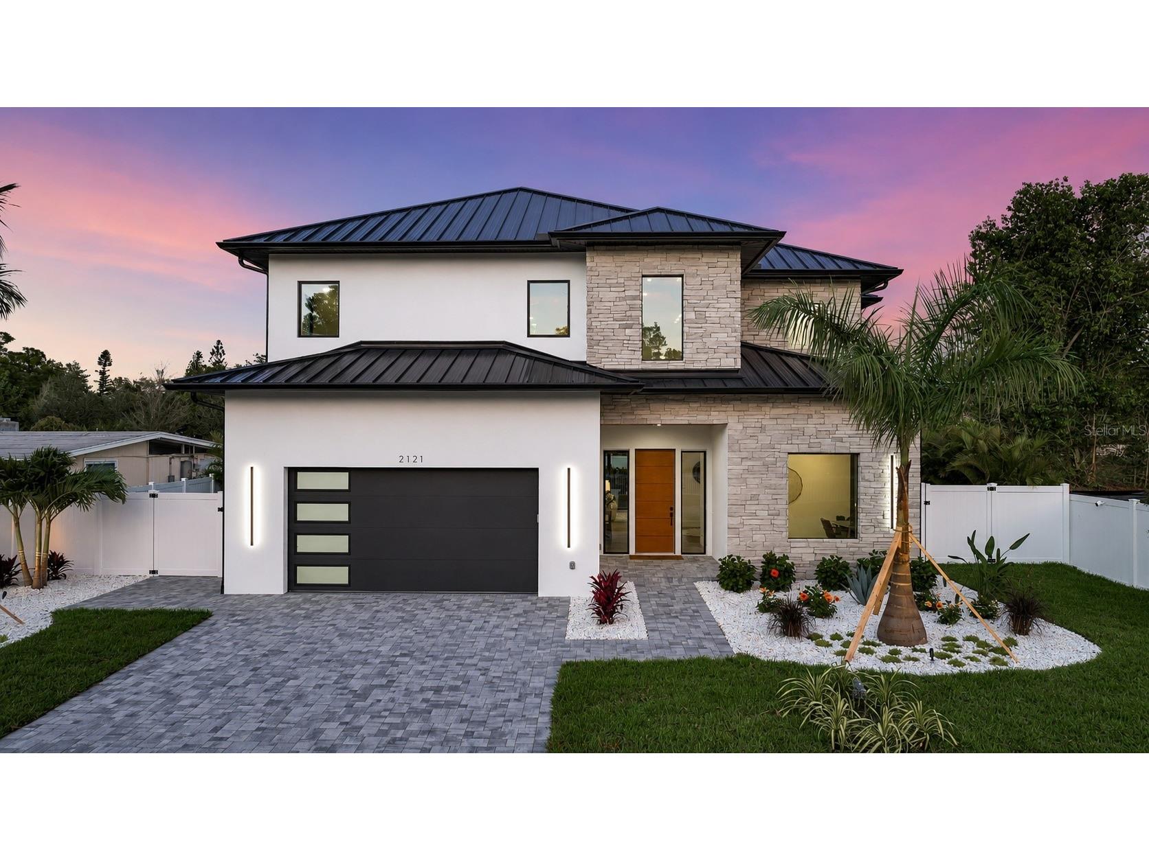 2121 Clematis Court Sarasota FL 34239 A4692569 image1