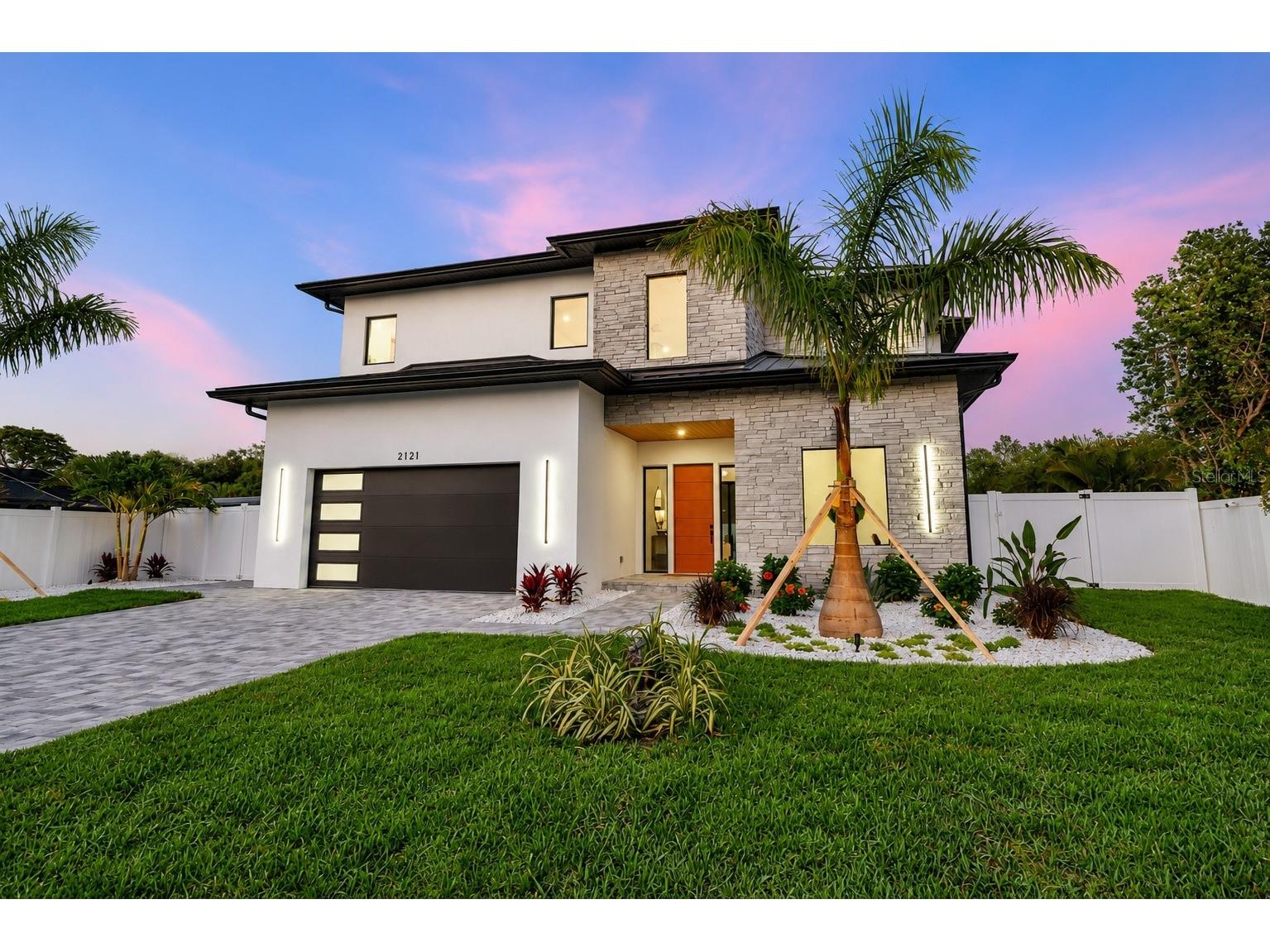2121 Clematis Court Sarasota FL 34239 A4692569 image2