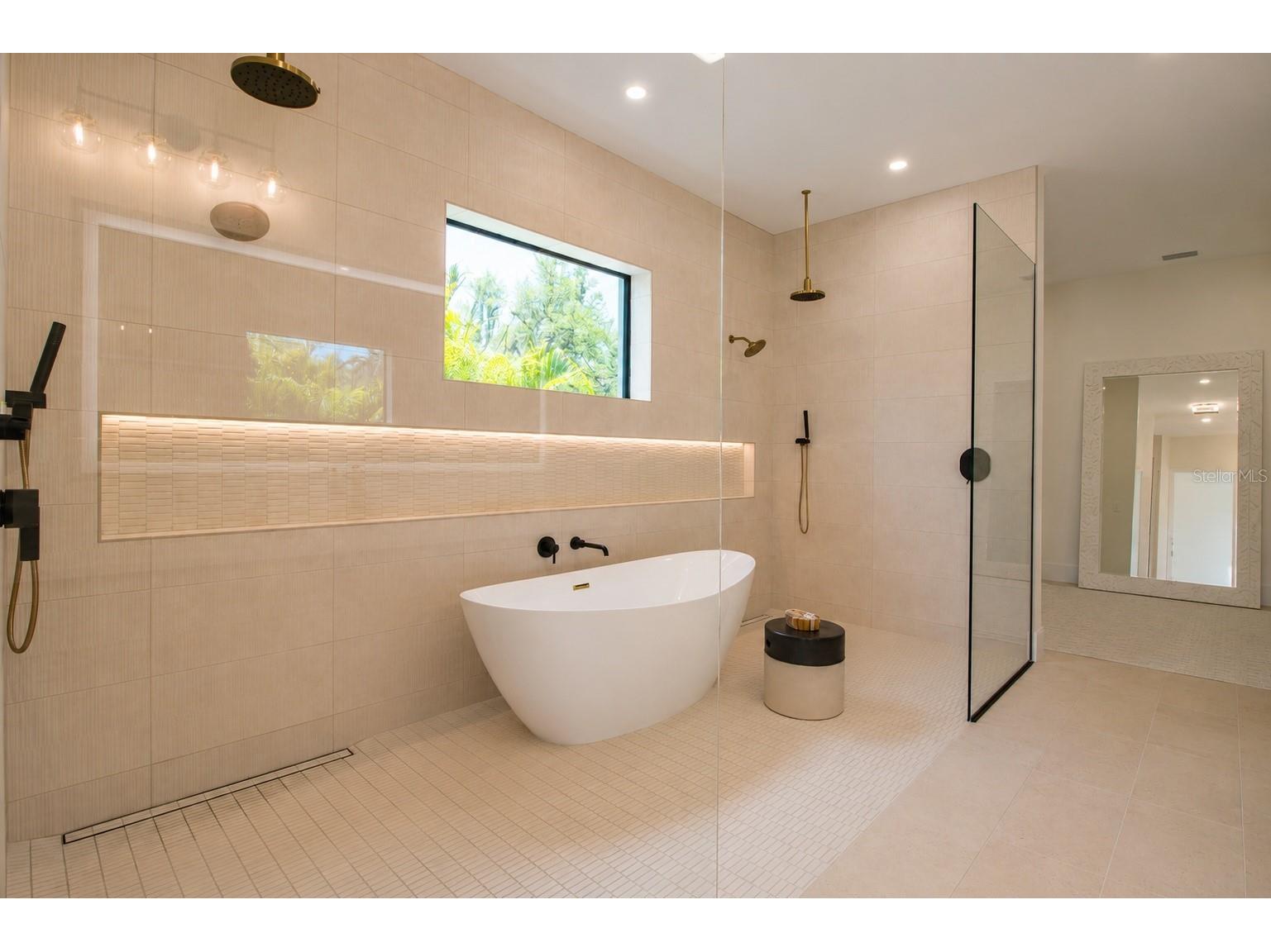 2121 Clematis Court Sarasota FL 34239 A4692569 image28