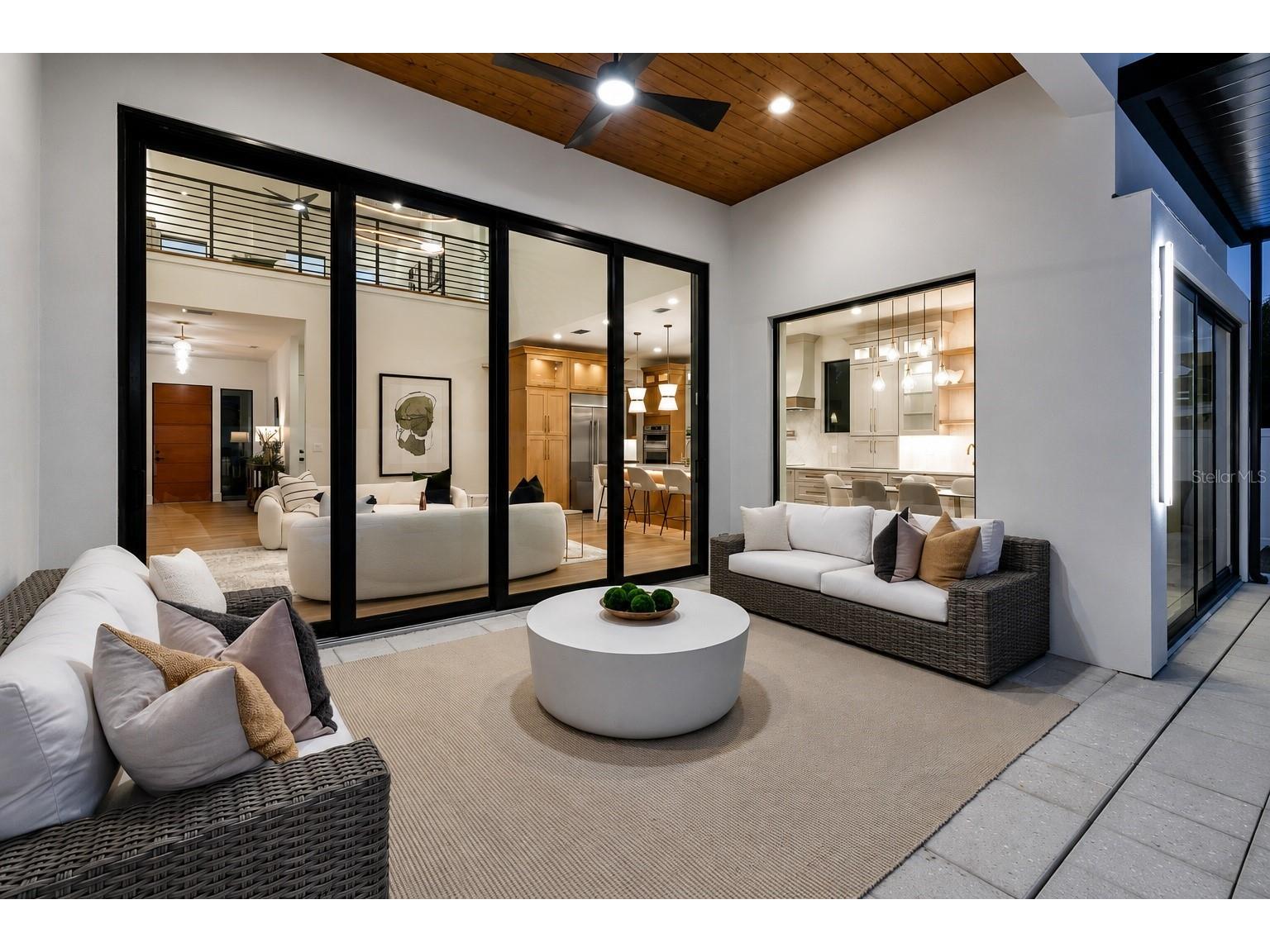 2121 Clematis Court Sarasota FL 34239 A4692569 image3