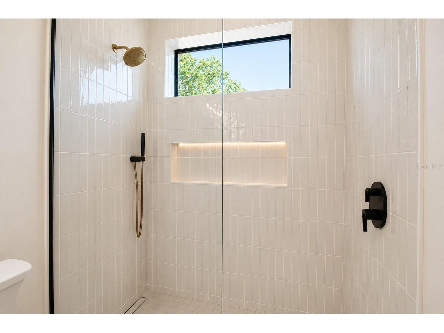 2121 Clematis Court Sarasota FL 34239 A4692569 image42