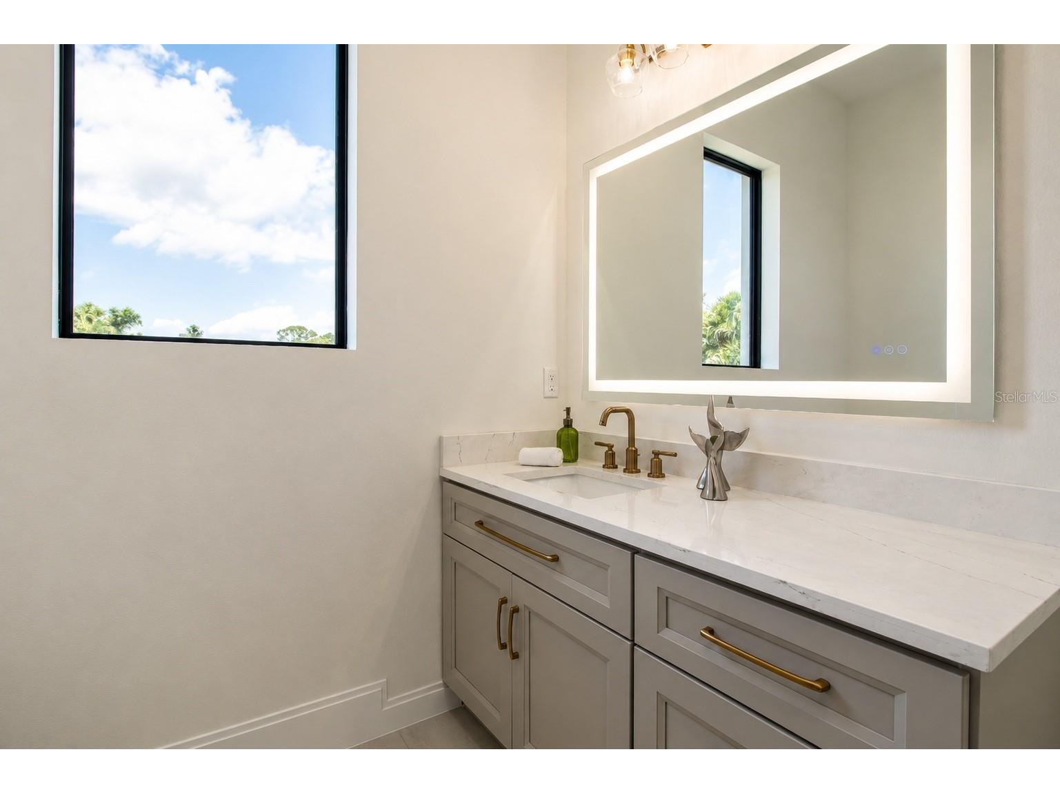 2121 Clematis Court Sarasota FL 34239 A4692569 image46