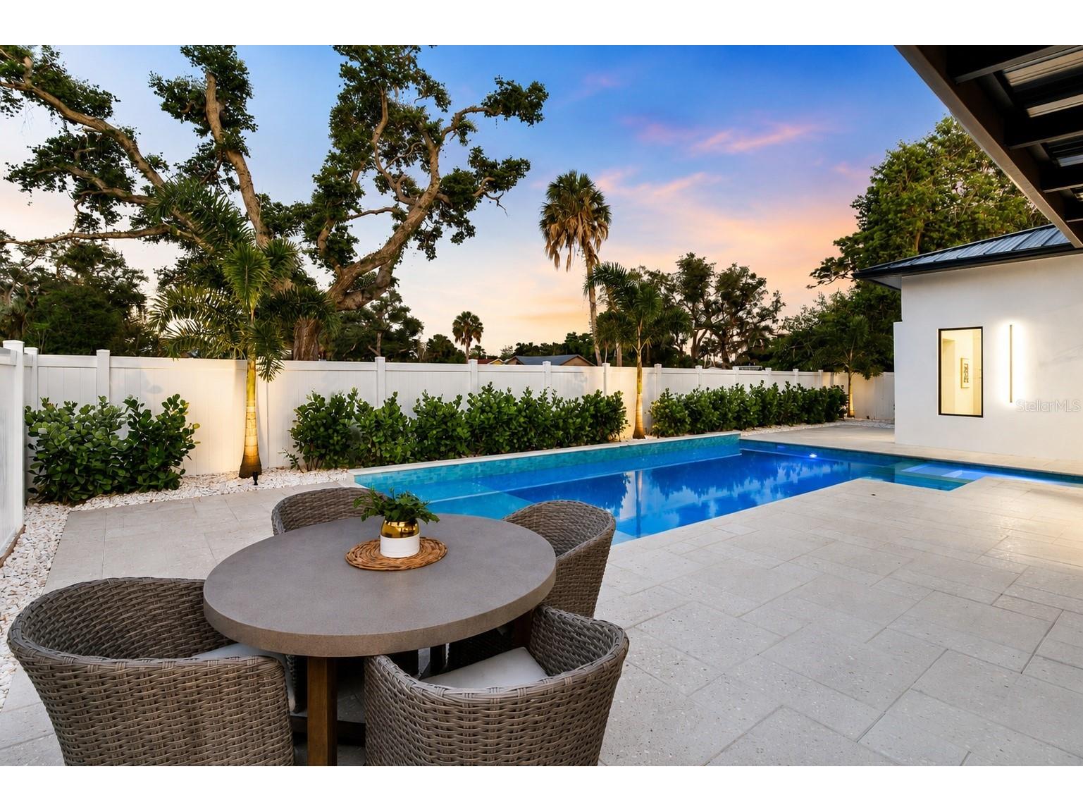 2121 Clematis Court Sarasota FL 34239 A4692569 image56