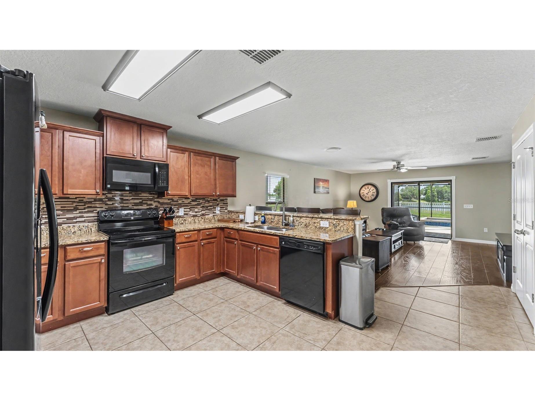 2121 Geneva Drive Lakeland FL 33805 - LAKE PEGGY L4962271 image7
