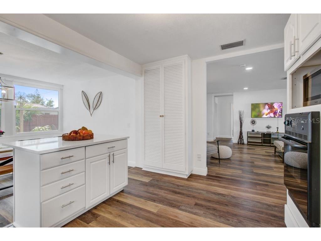 2121 Greenbriar Boulevard Clearwater FL 33763 TB8478923 image17