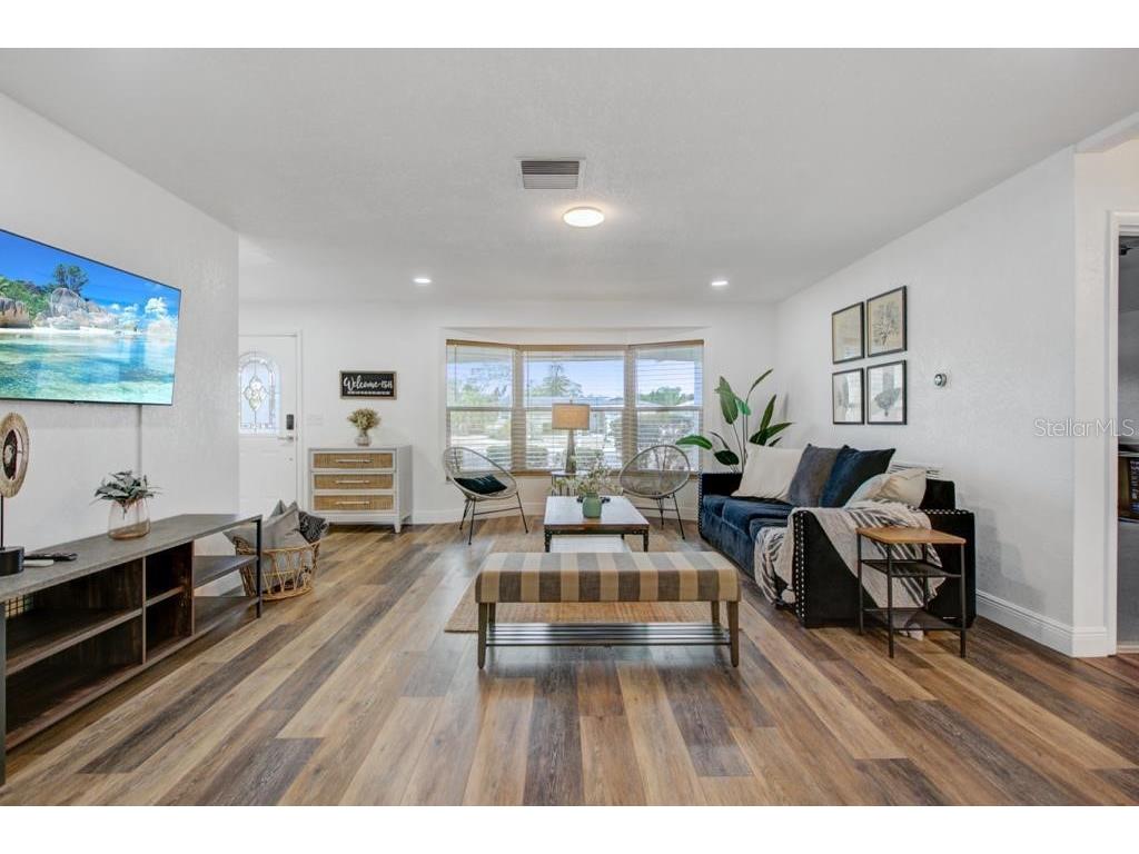 2121 Greenbriar Boulevard Clearwater FL 33763 TB8478923 image8