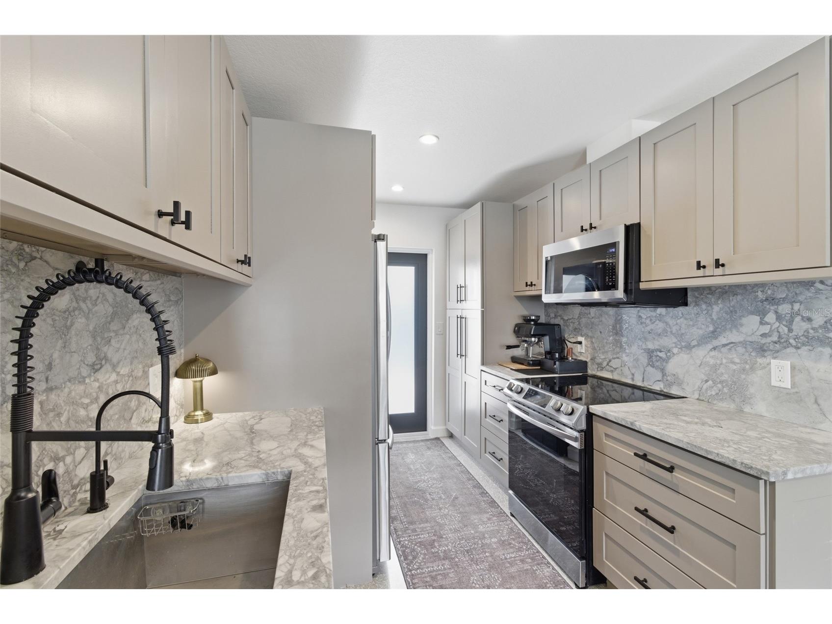 2121 Palm Terrace Sarasota FL 34231 A4684433 image15
